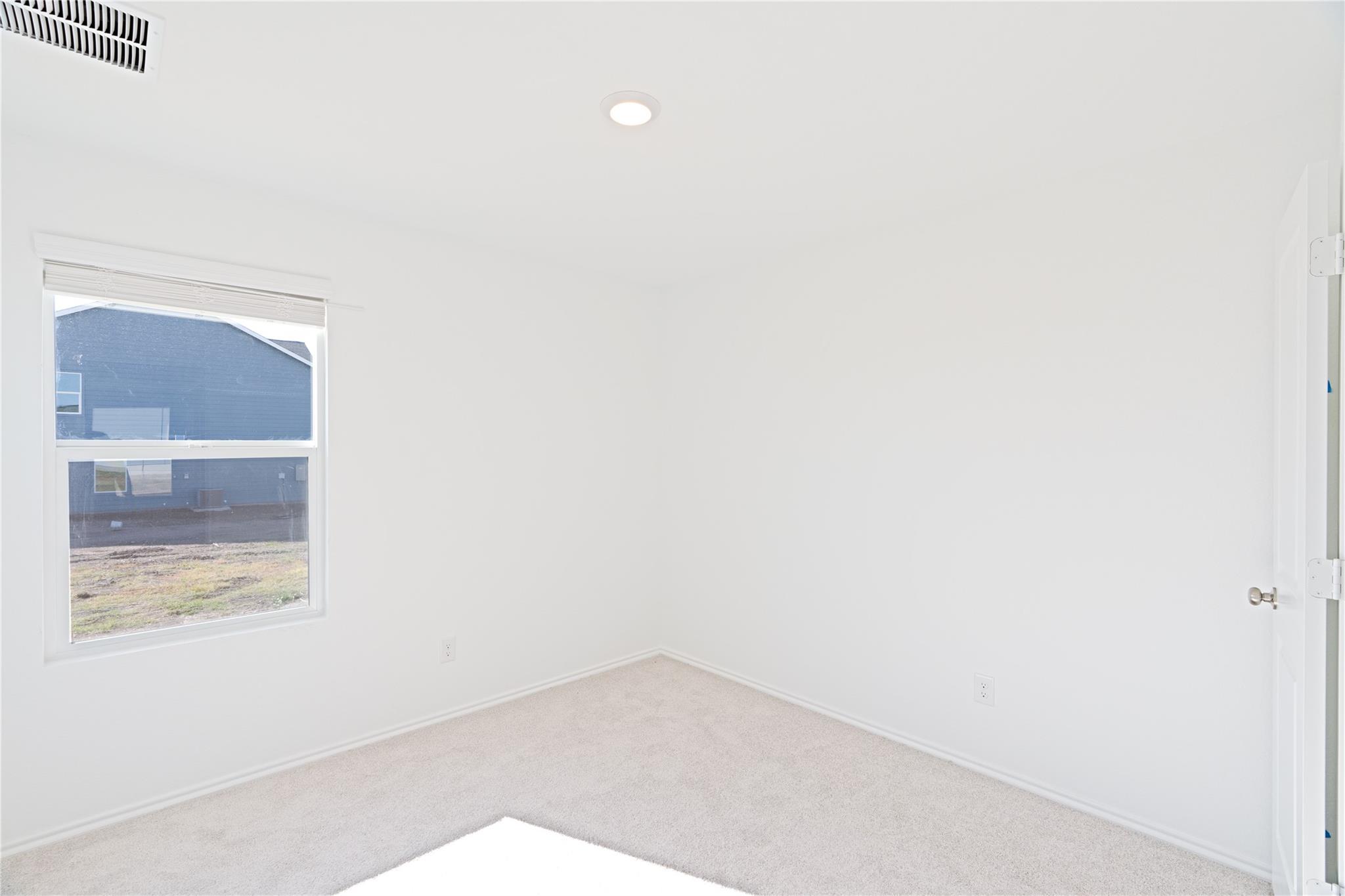 241 Kings Row Ln, Jarrell, TX 76537