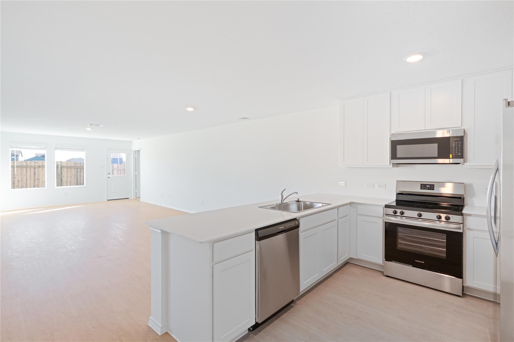 241 Kings Row Ln, Jarrell, TX 76537