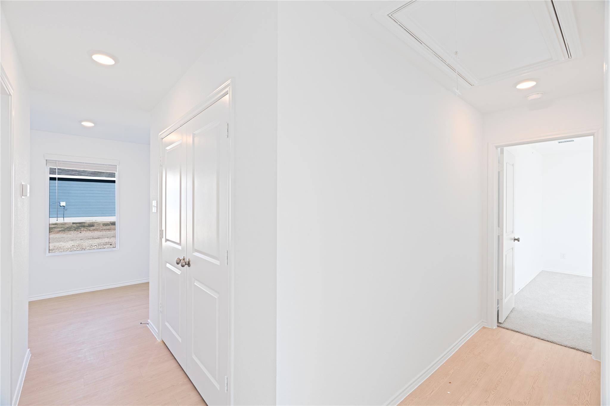 241 Kings Row Ln, Jarrell, TX 76537