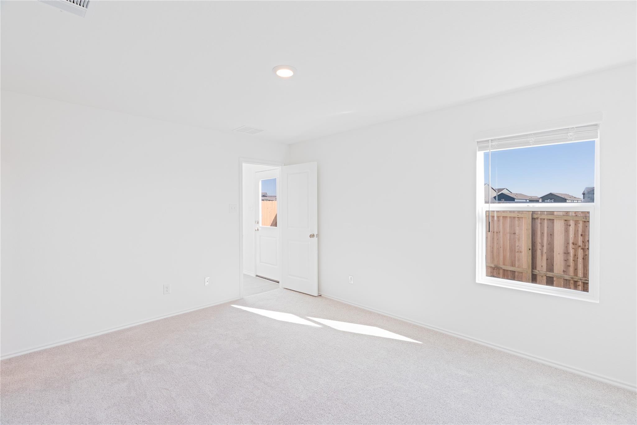 241 Kings Row Ln, Jarrell, TX 76537