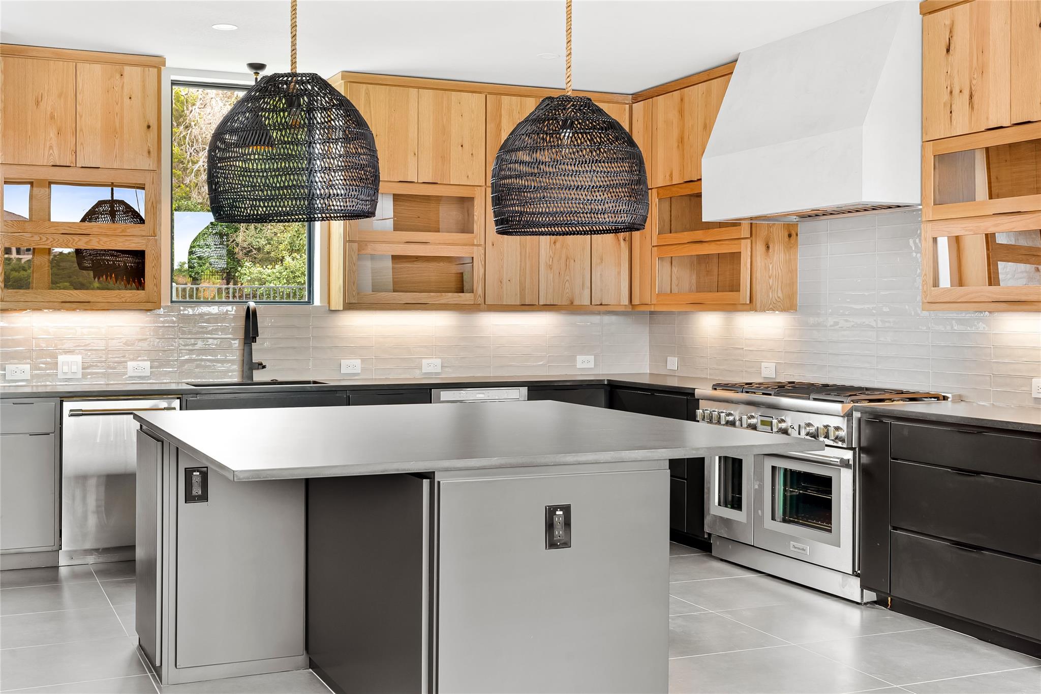 237 Canyon Turn Trl, Lakeway, TX 78734