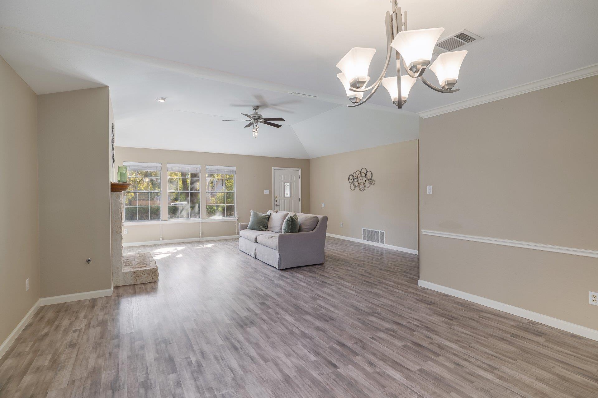 6121 Jumano Ln, Austin, TX 78749