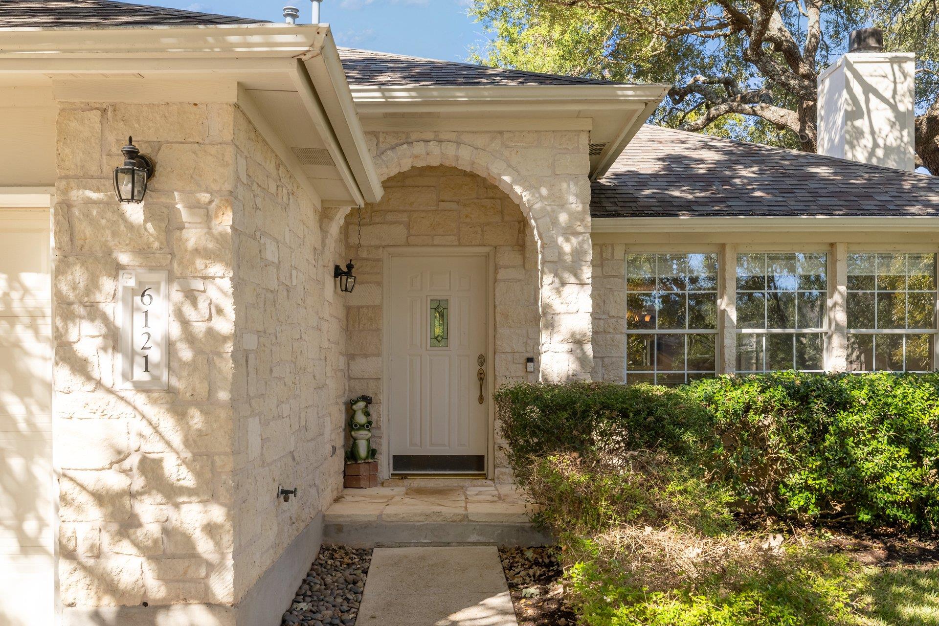 6121 Jumano Ln, Austin, TX 78749