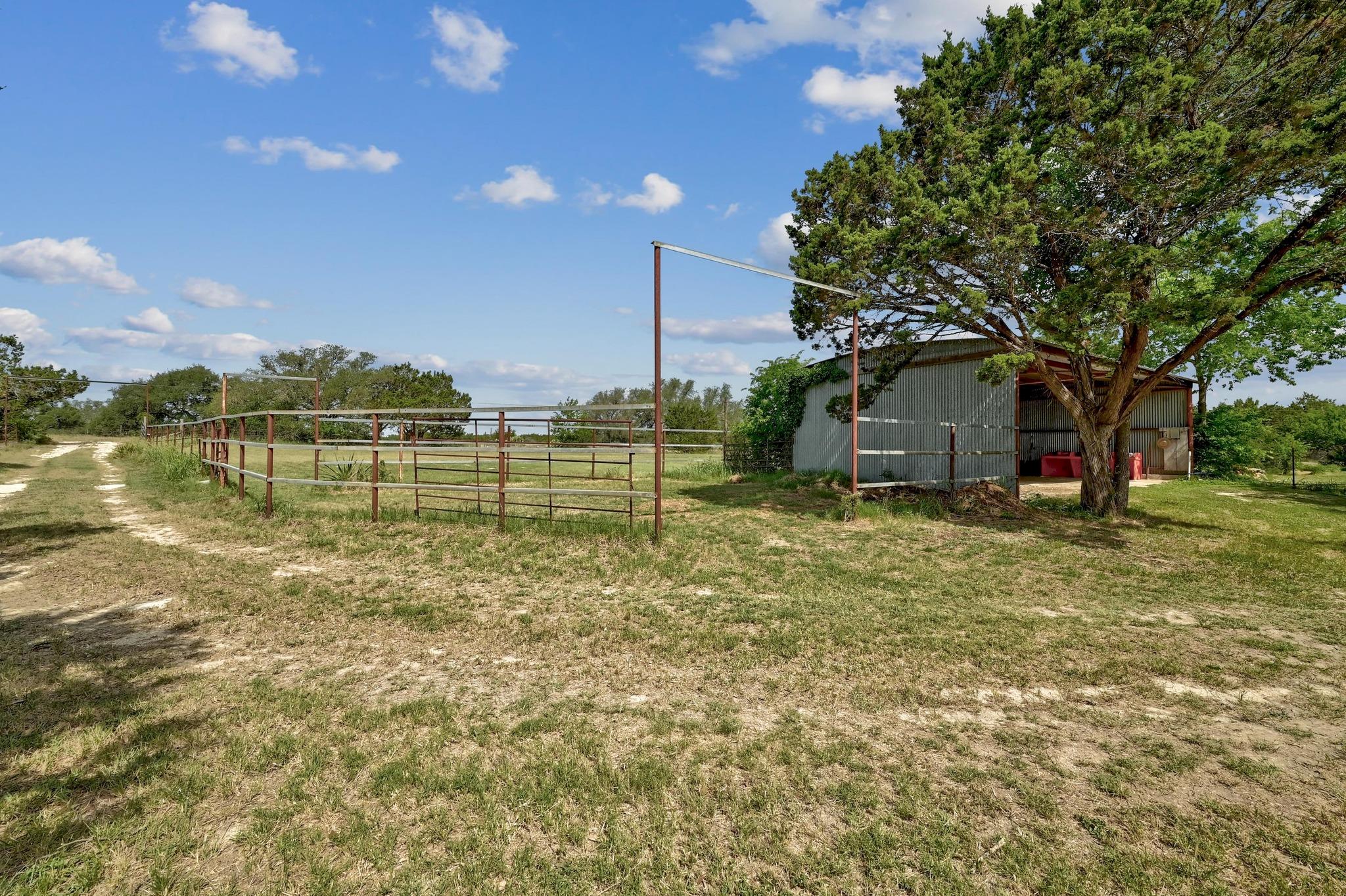 120 Buena Vista Vis, Blanco, TX 78606
