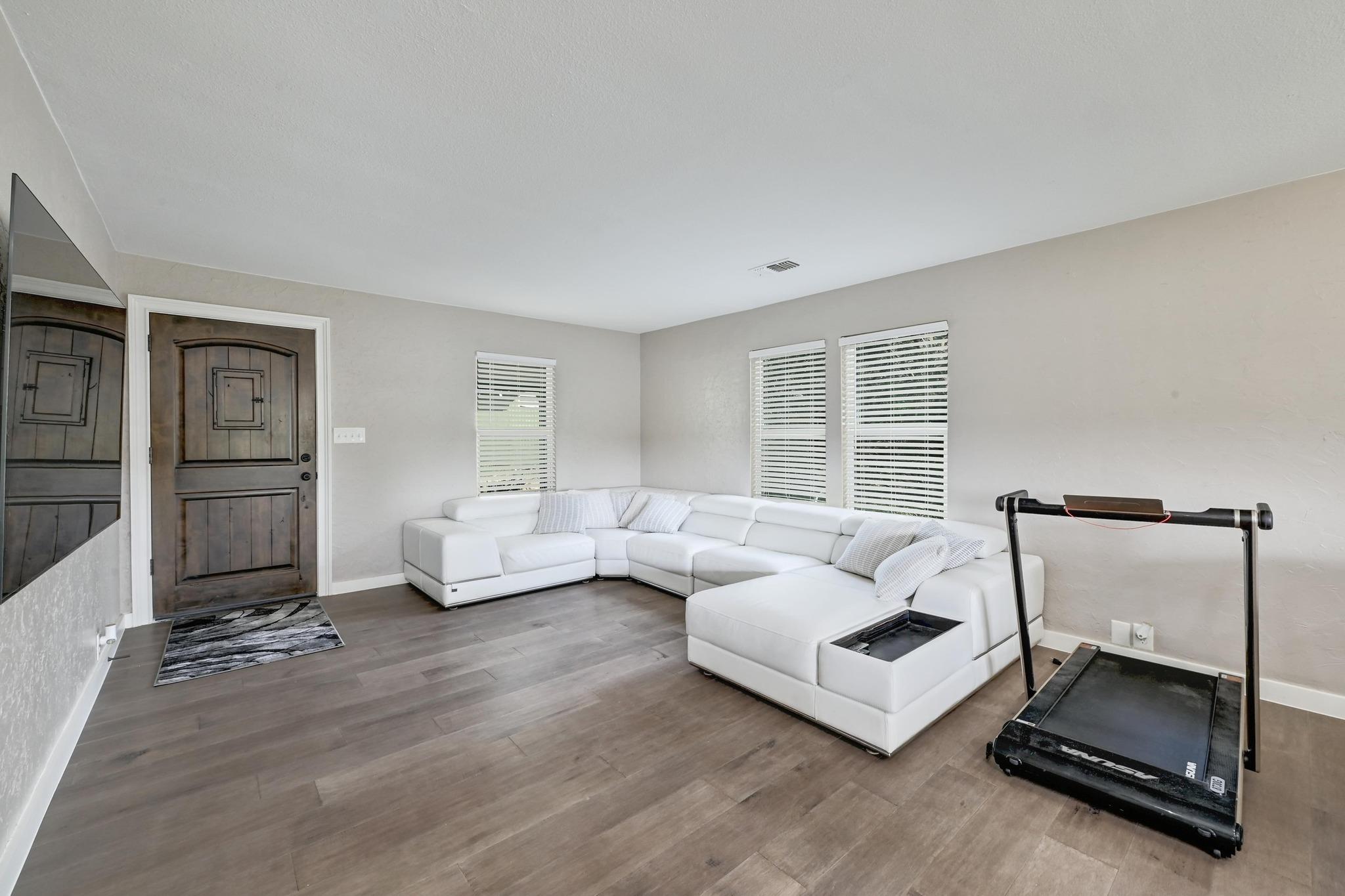 120 Buena Vista Vis, Blanco, TX 78606