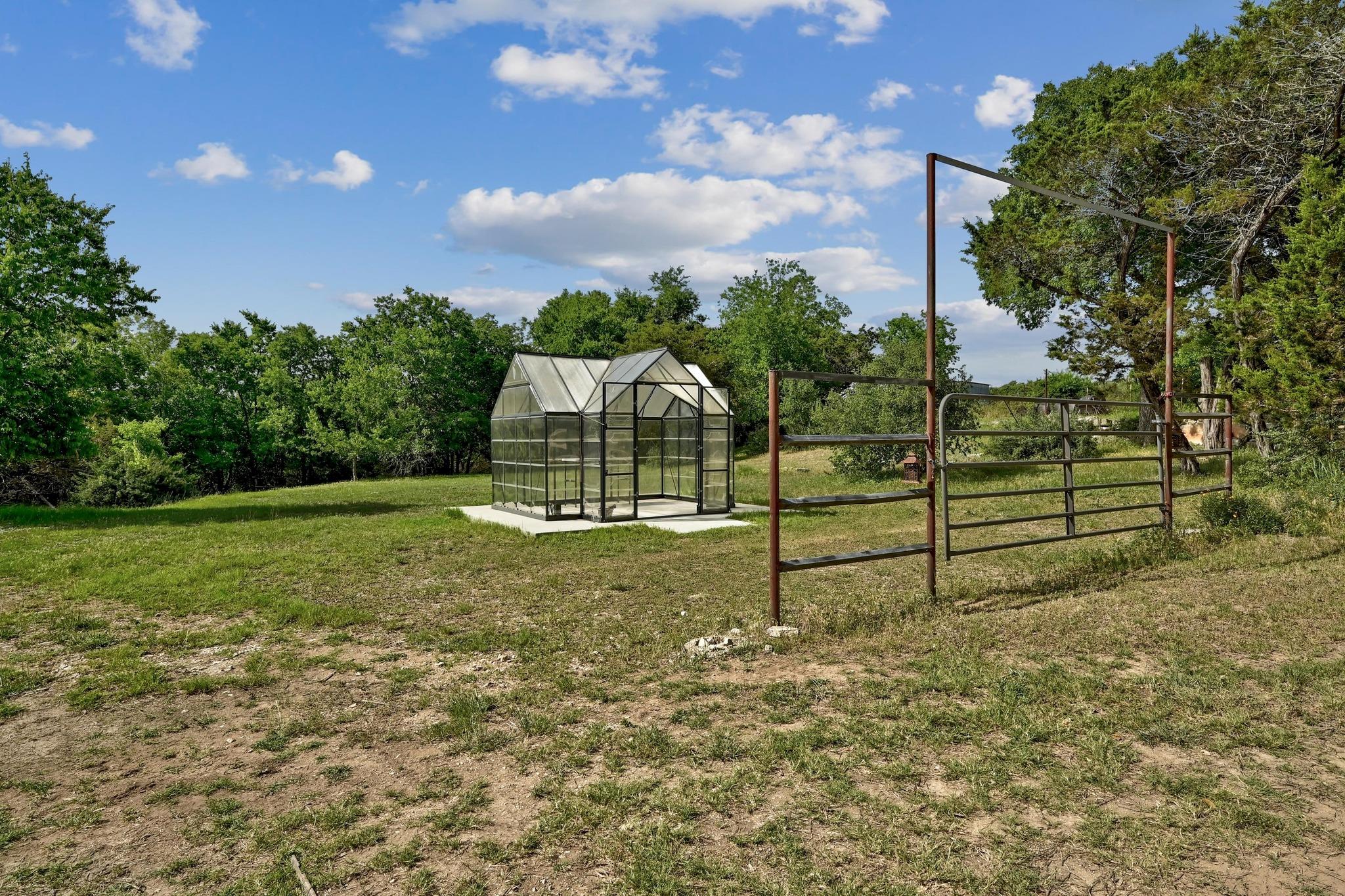 120 Buena Vista Vis, Blanco, TX 78606