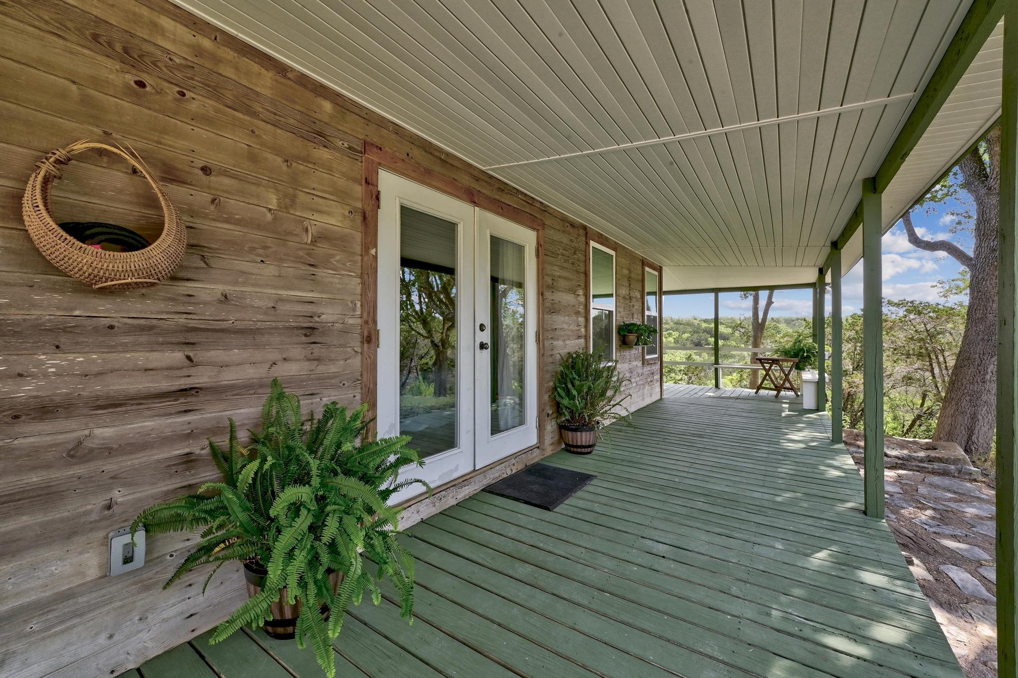 120 Buena Vista Vis, Blanco, TX 78606