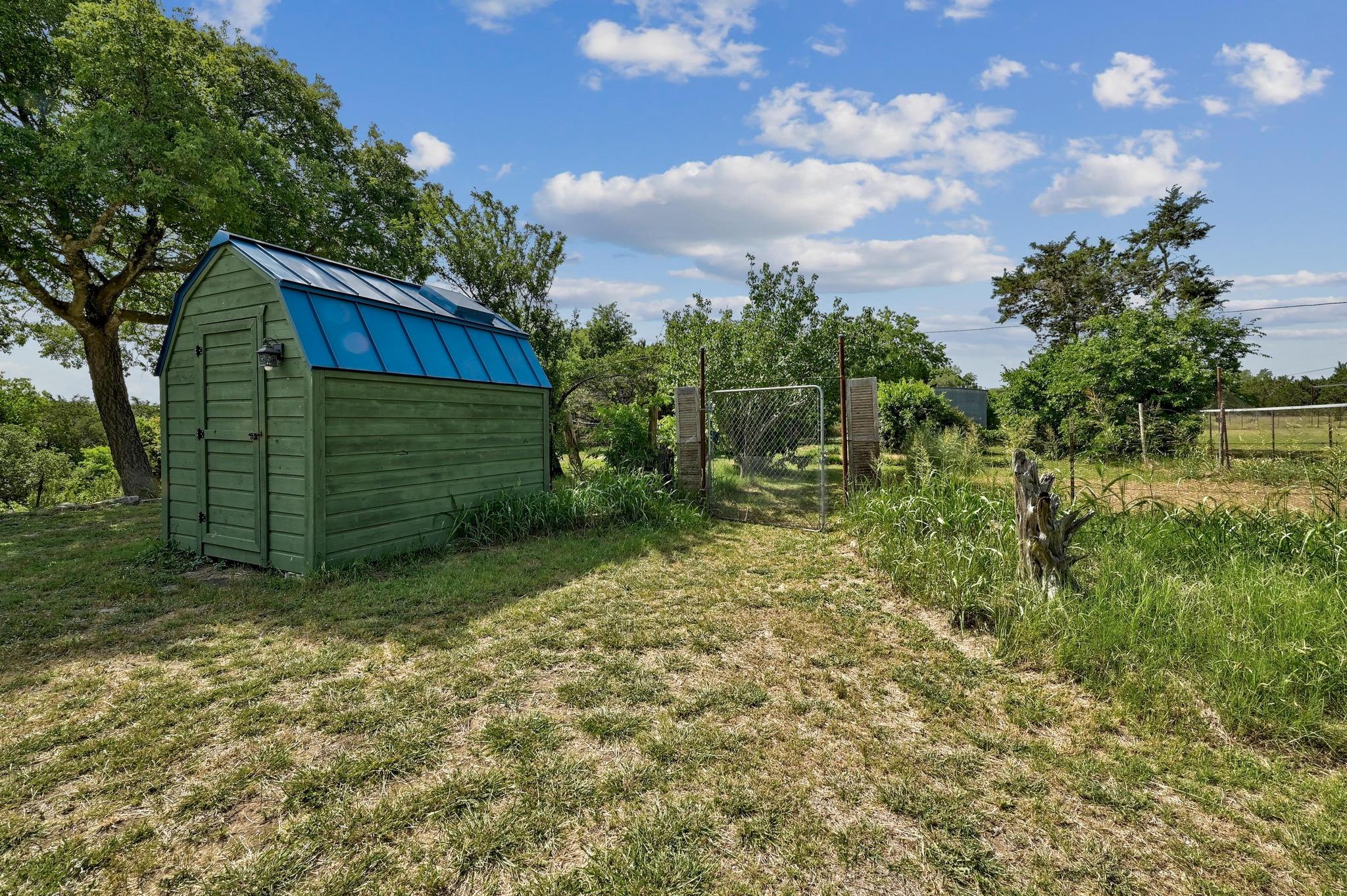 120 Buena Vista Vis, Blanco, TX 78606