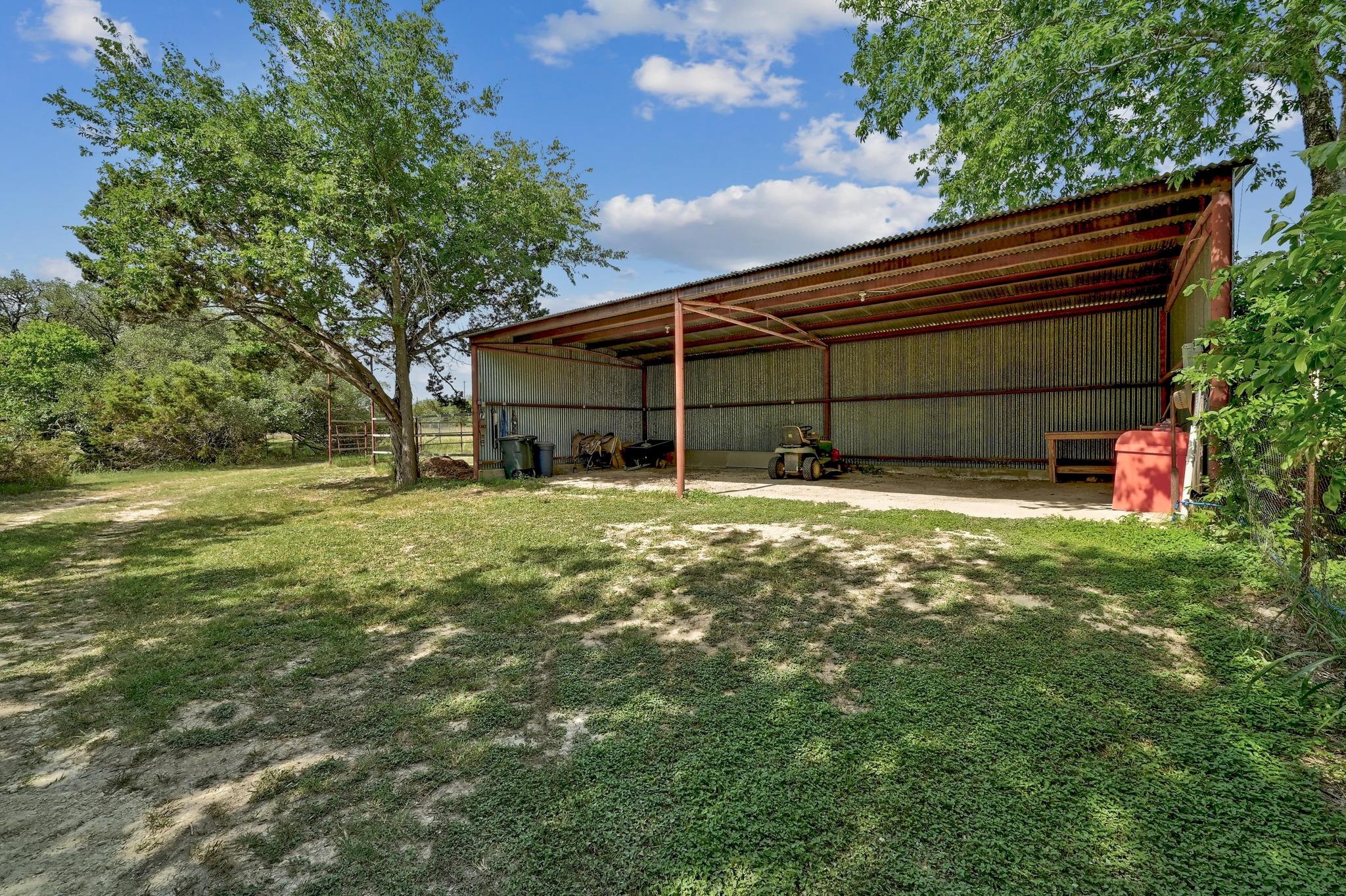 120 Buena Vista Vis, Blanco, TX 78606