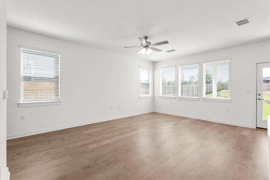 7324 Sparkling Light Dr, Del Valle, TX 78617