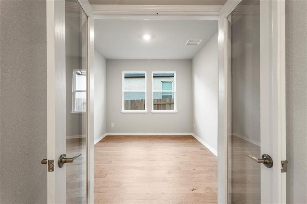 204 Green Knoll Ln, Georgetown, TX 78628