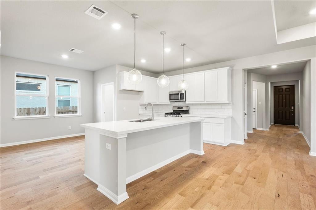 204 Green Knoll Ln, Georgetown, TX 78628