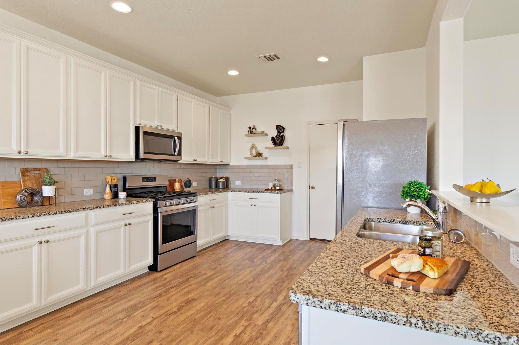 217 Boxwood Dr, Buda, TX 78610