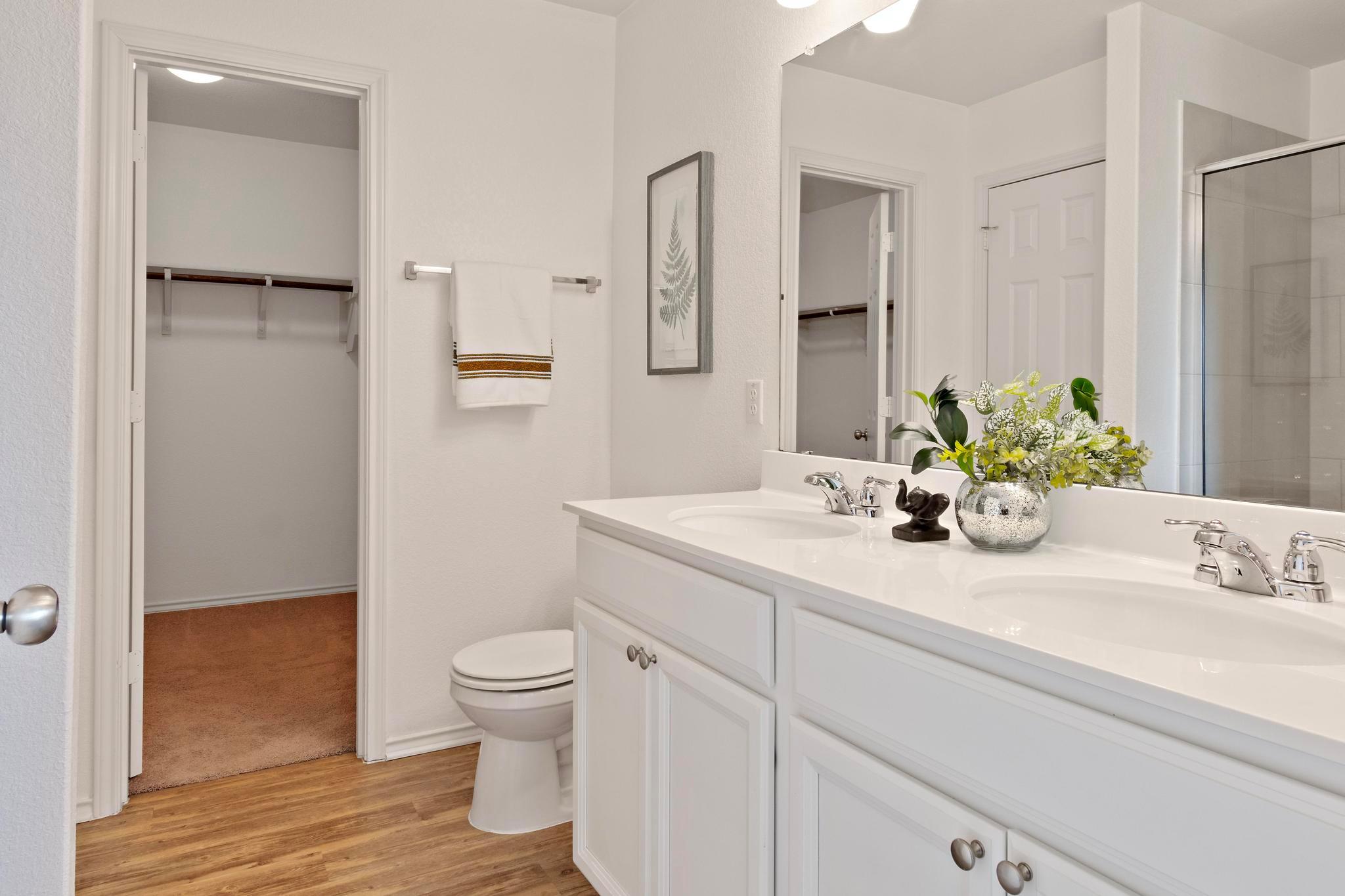 217 Boxwood Dr, Buda, TX 78610