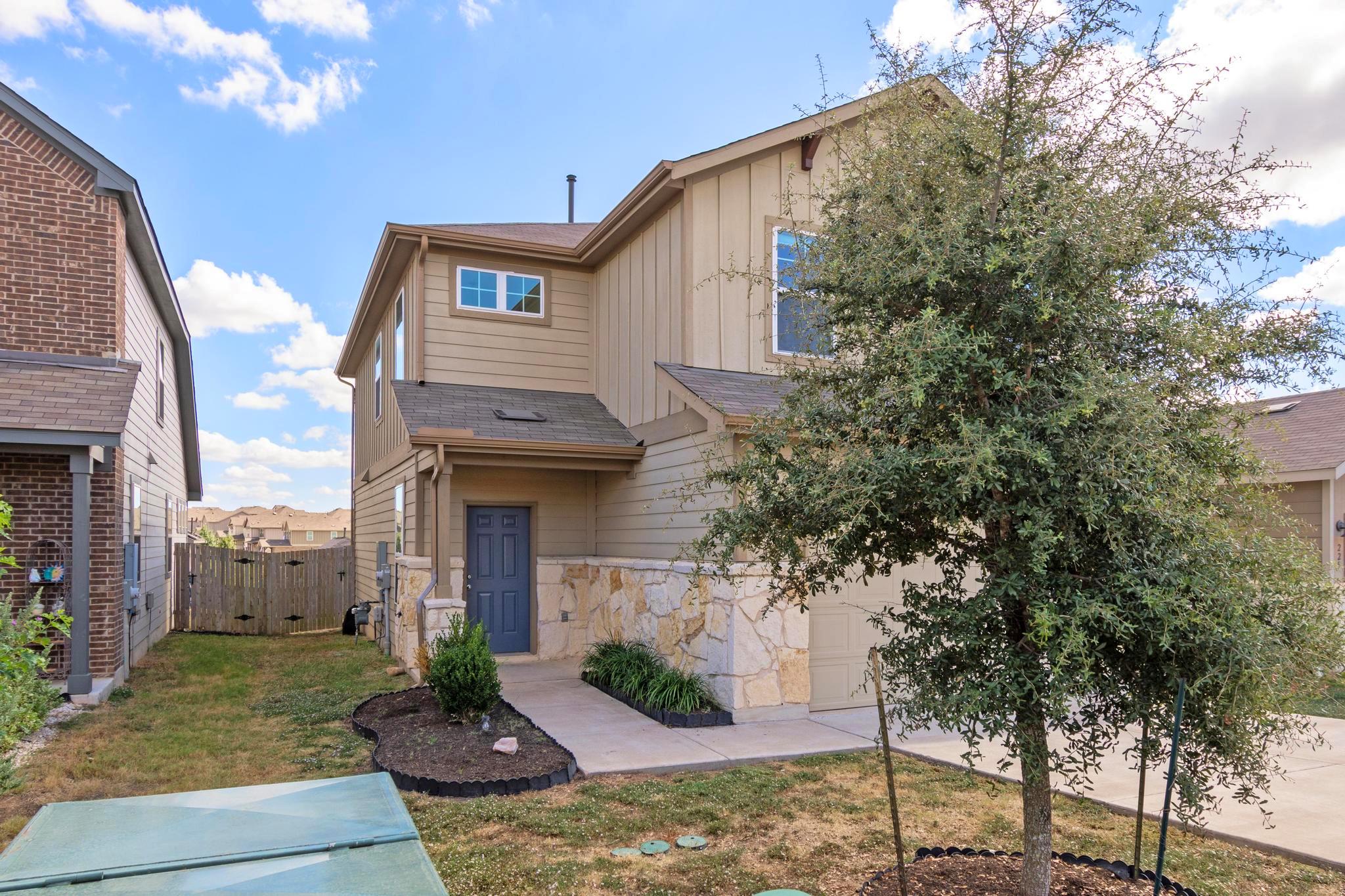 217 Boxwood Dr, Buda, TX 78610