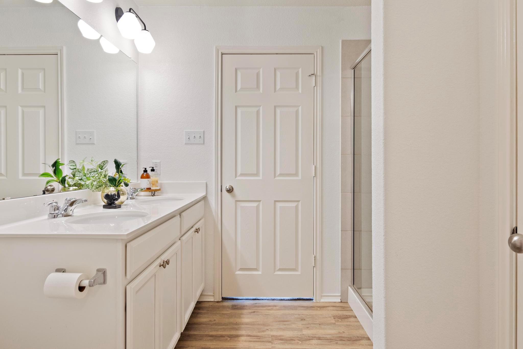 217 Boxwood Dr, Buda, TX 78610