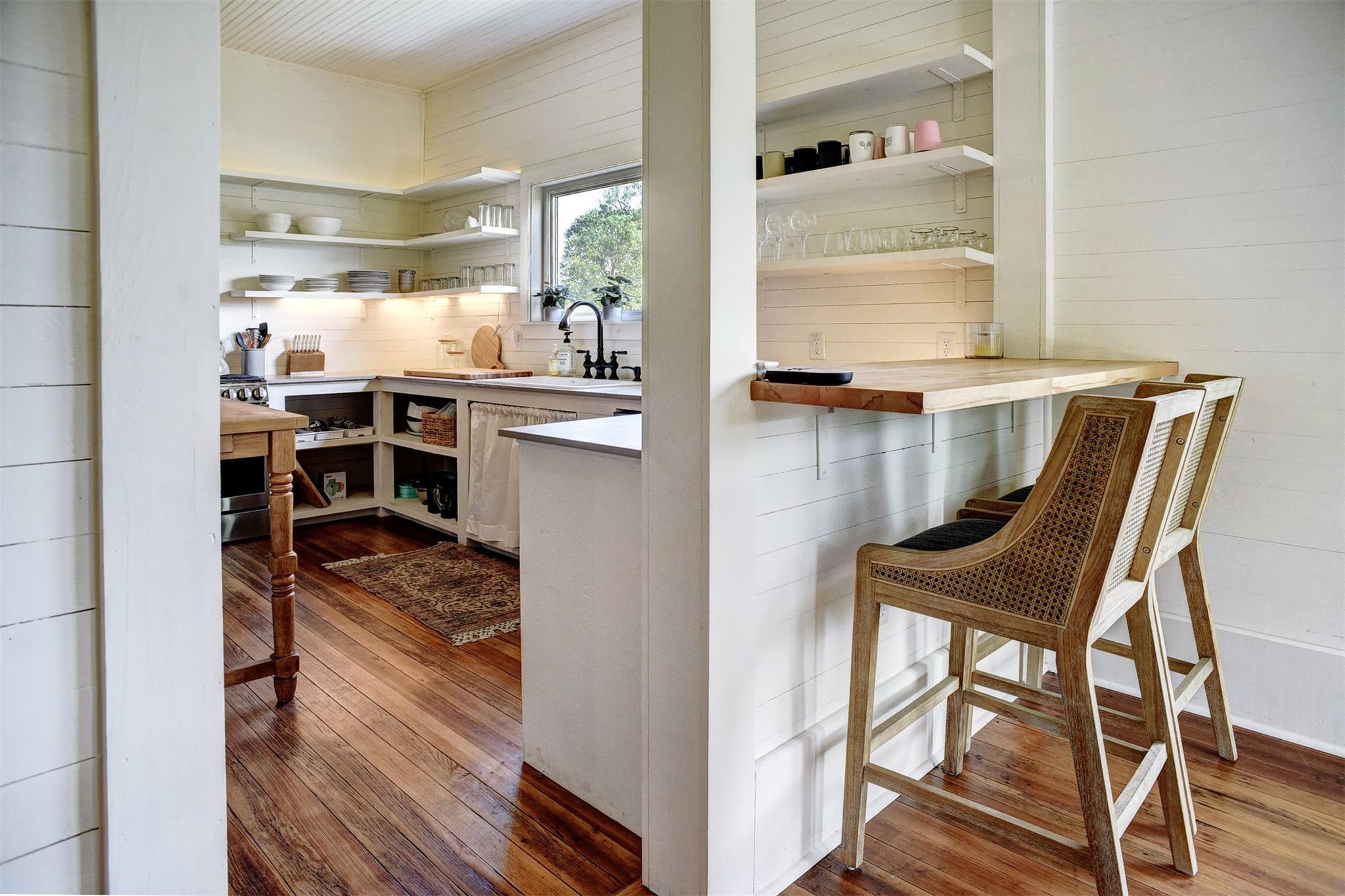 141 Grassyville Rd, Paige, TX 78659