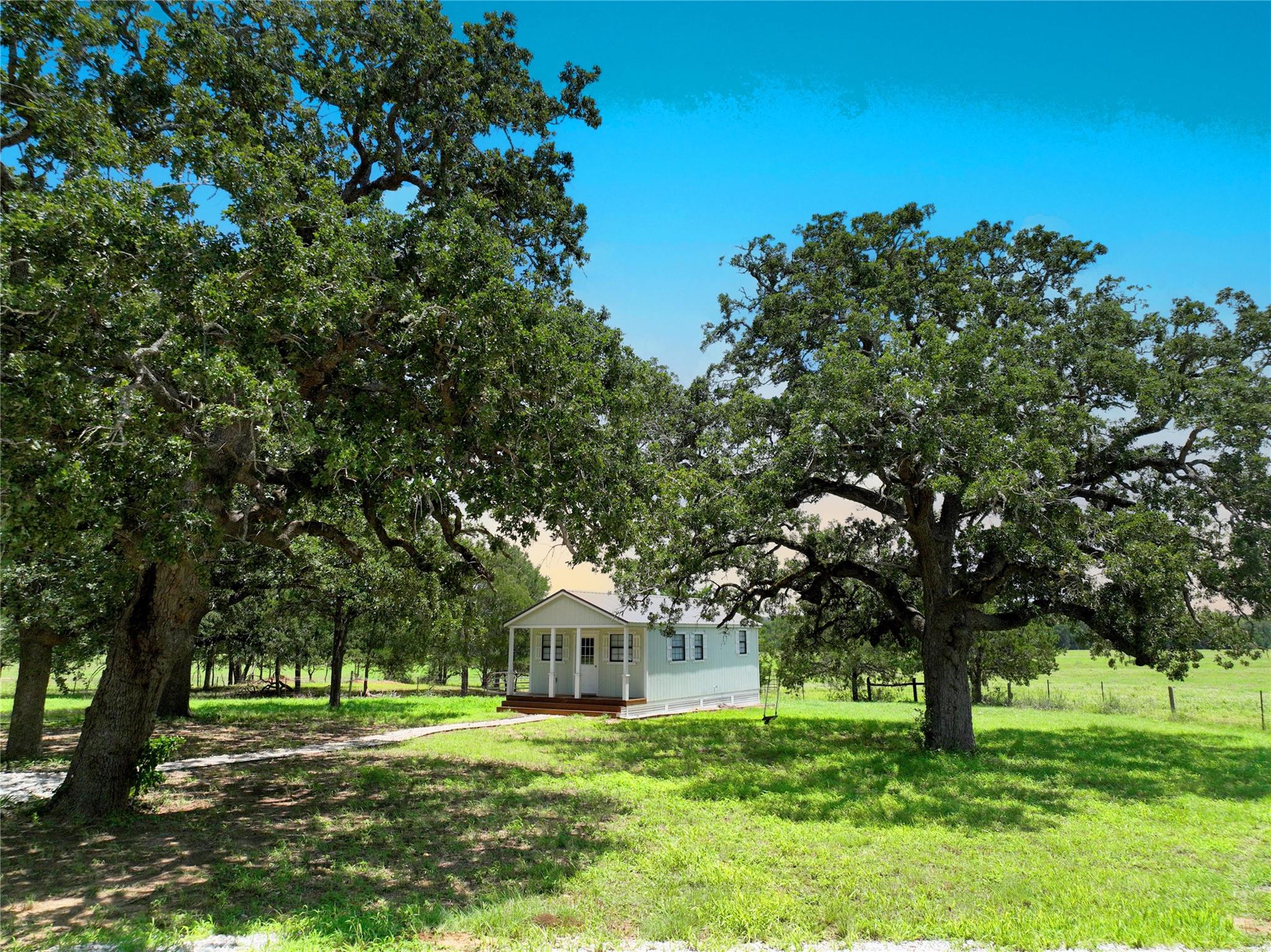 141 Grassyville Rd, Paige, TX 78659