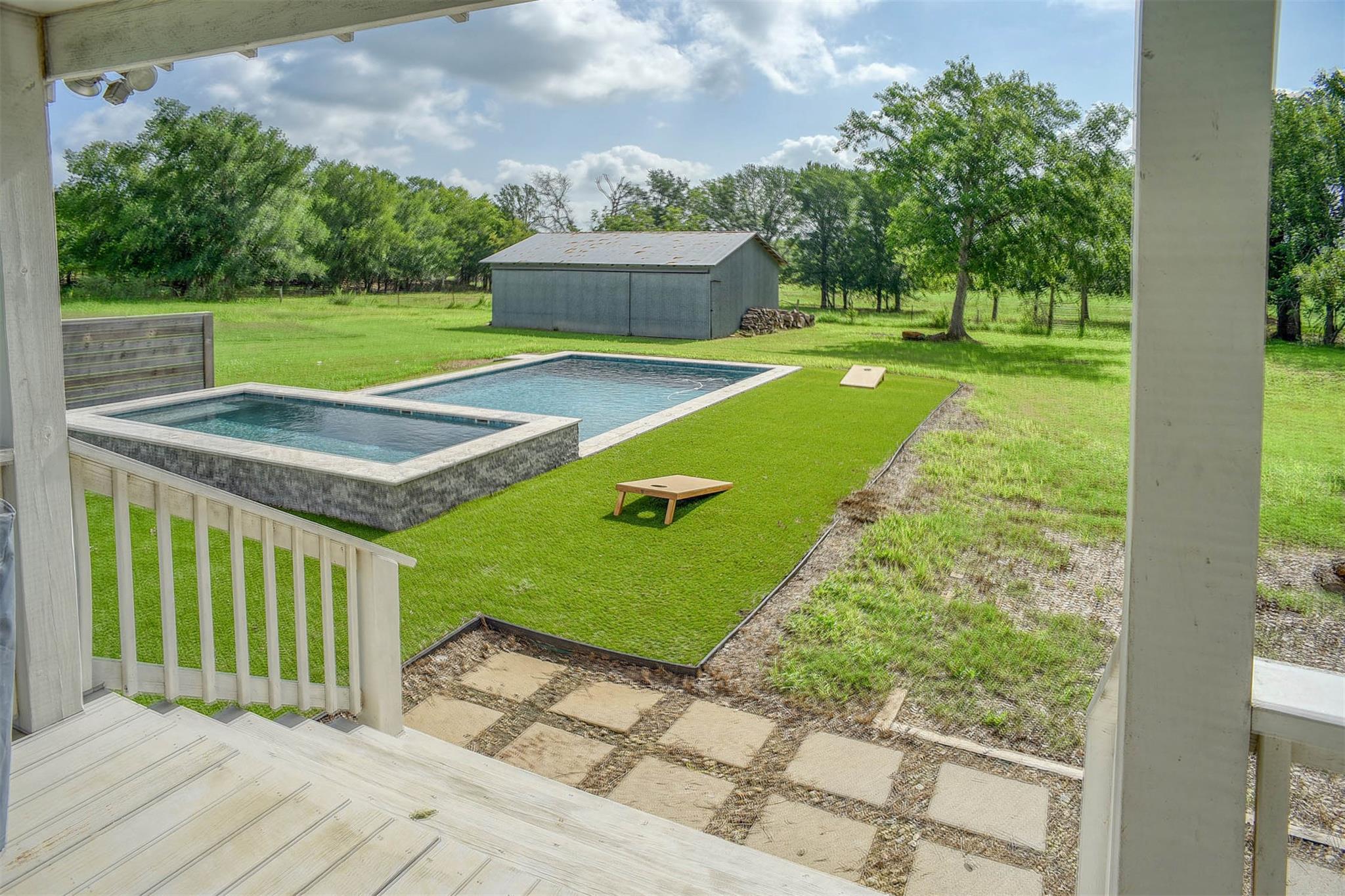 141 Grassyville Rd, Paige, TX 78659