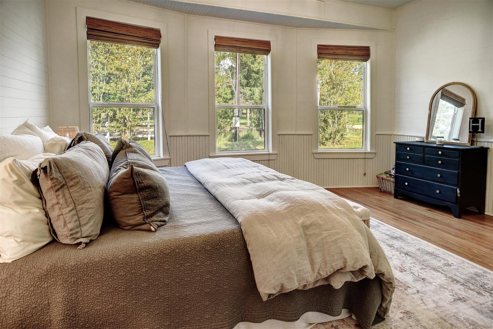 141 Grassyville Rd, Paige, TX 78659