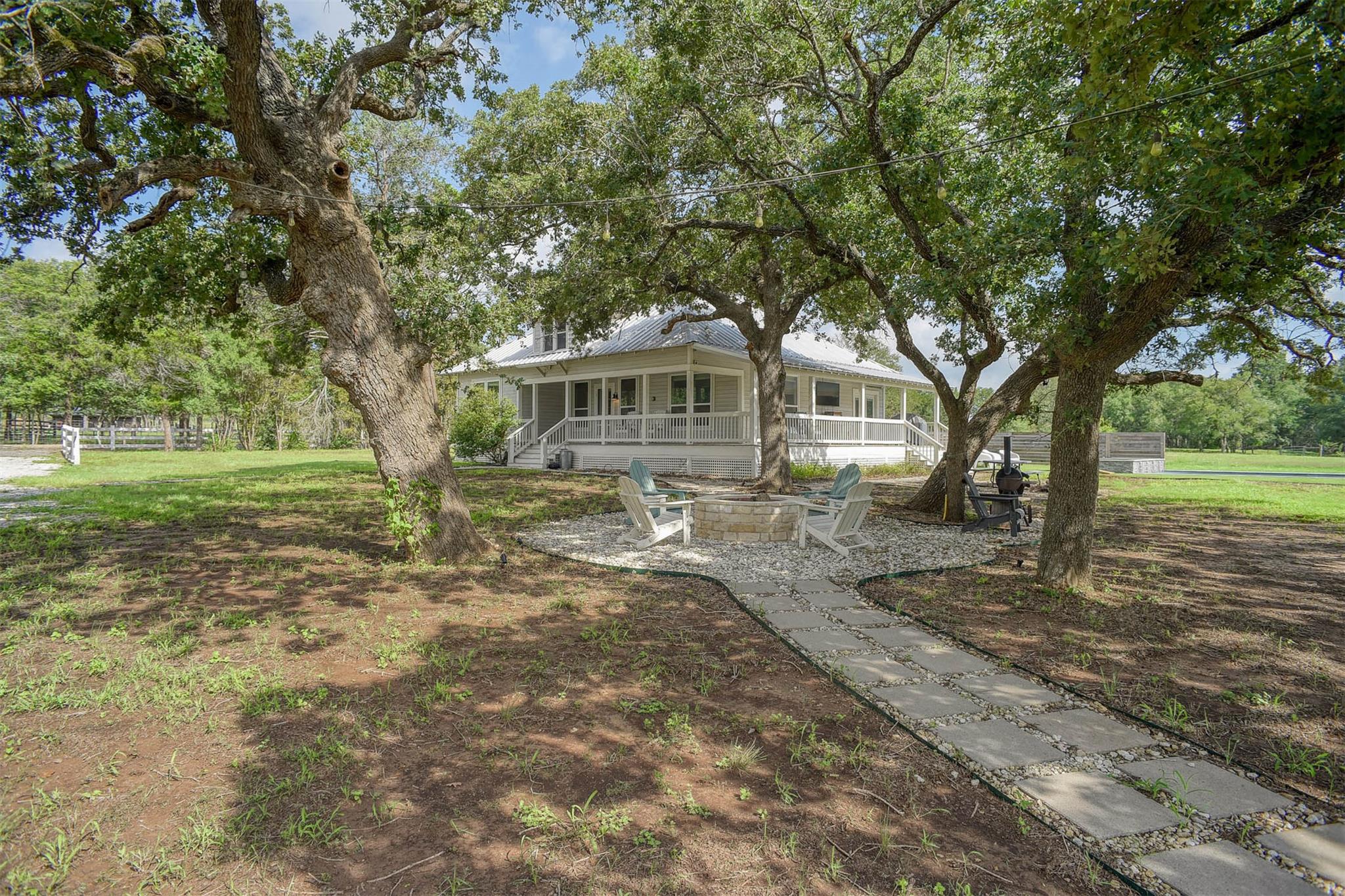 141 Grassyville Rd, Paige, TX 78659