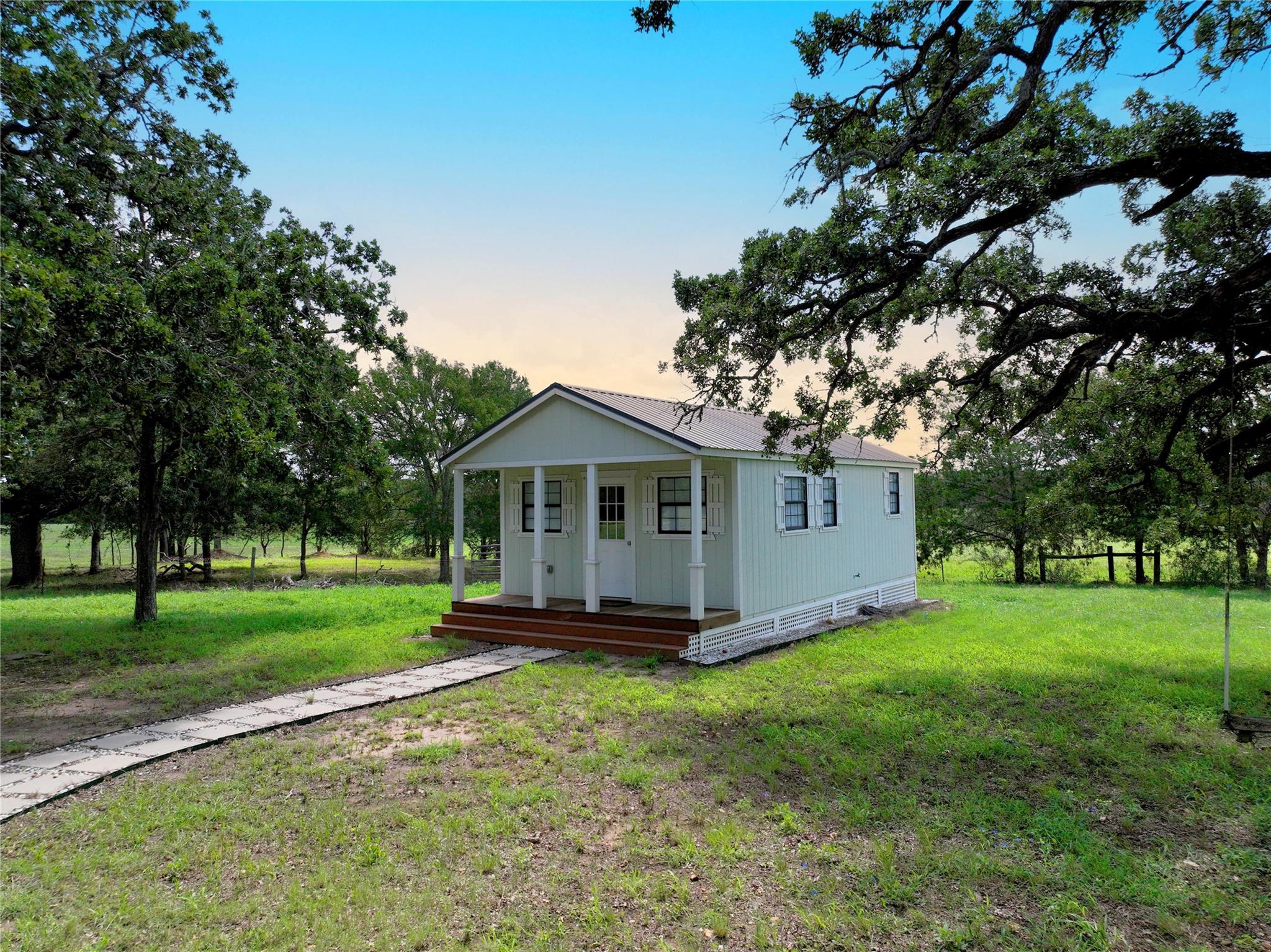 141 Grassyville Rd, Paige, TX 78659