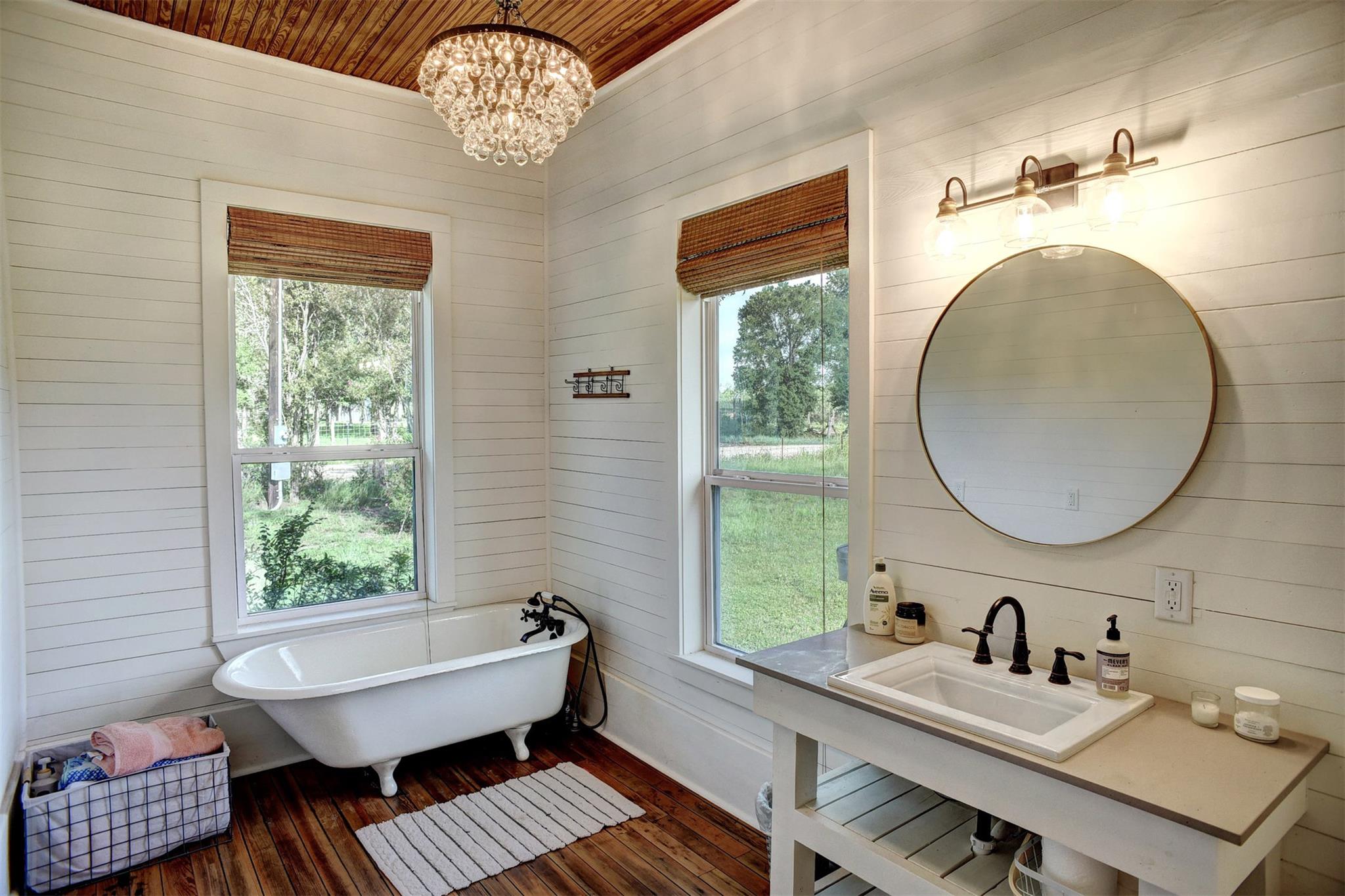 141 Grassyville Rd, Paige, TX 78659