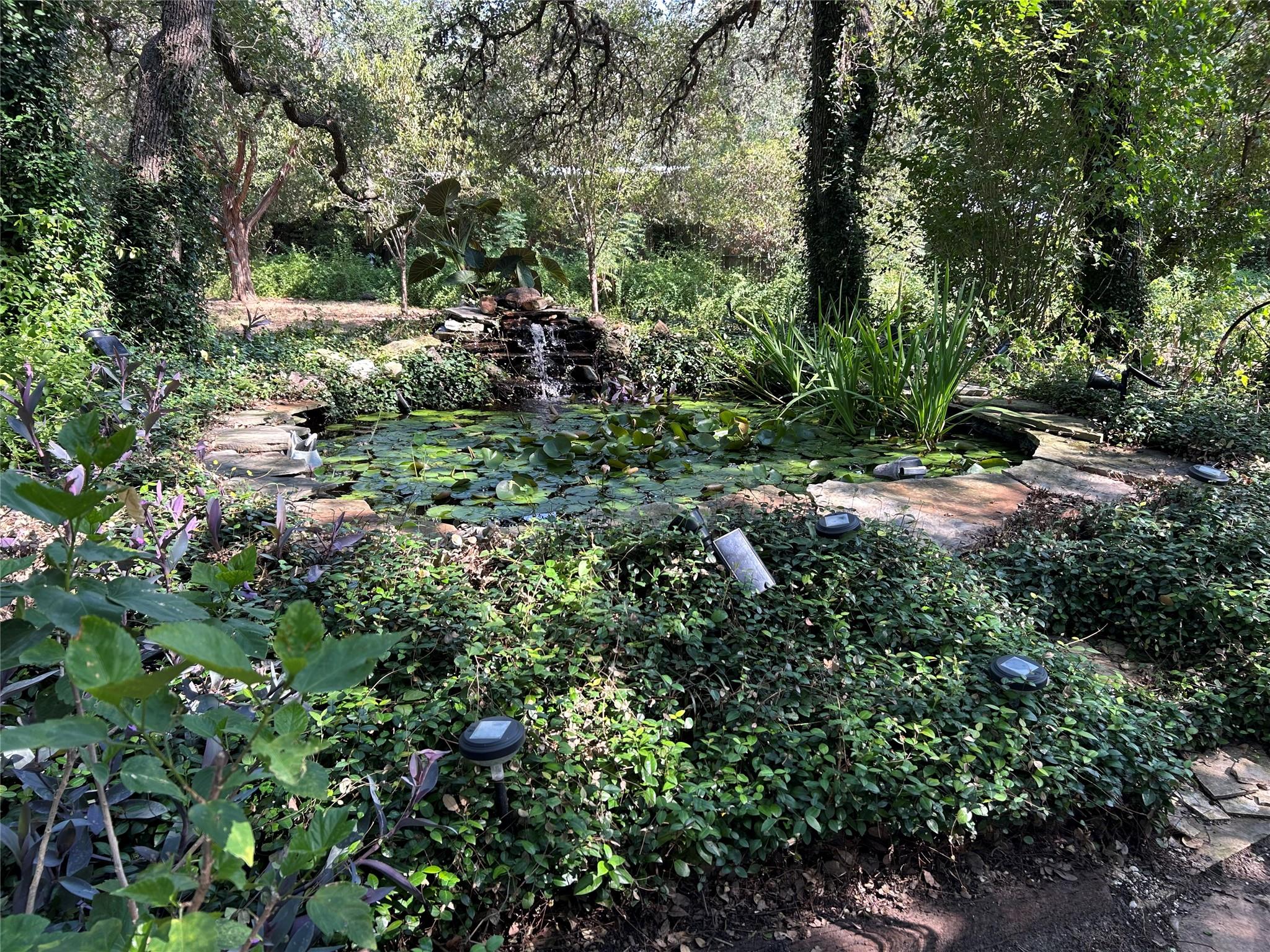 306 Deerwood Dr, San Marcos, TX 78666