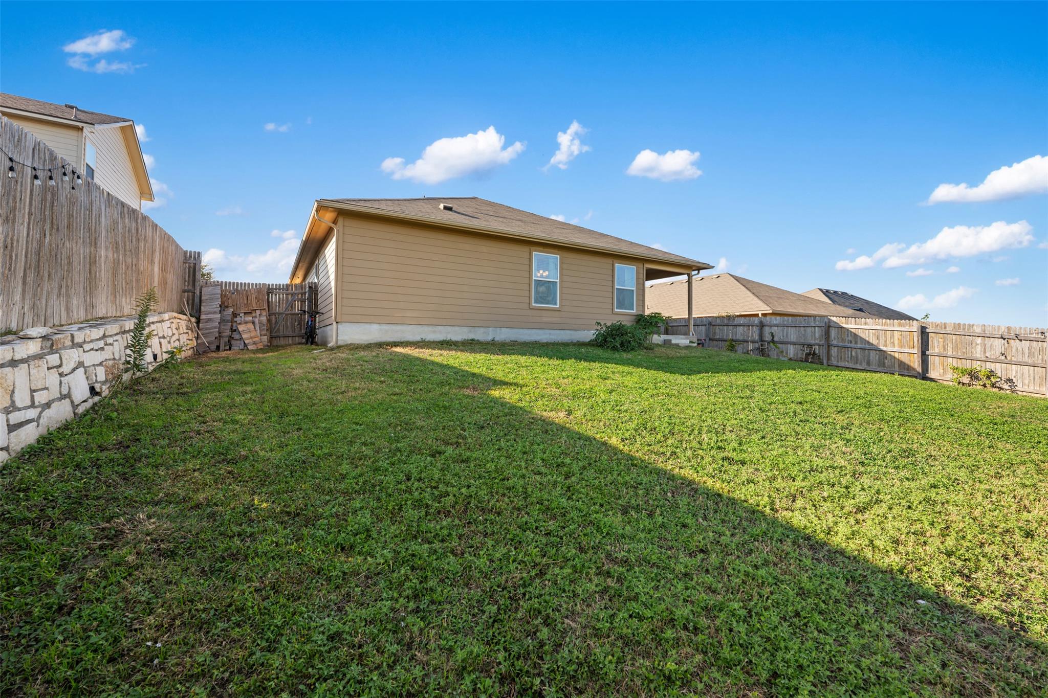117 Liard River Rd, Hutto, TX 78634