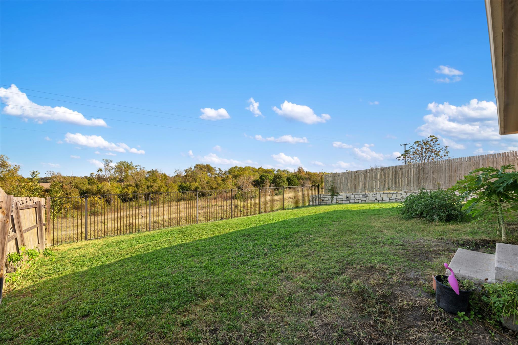 117 Liard River Rd, Hutto, TX 78634