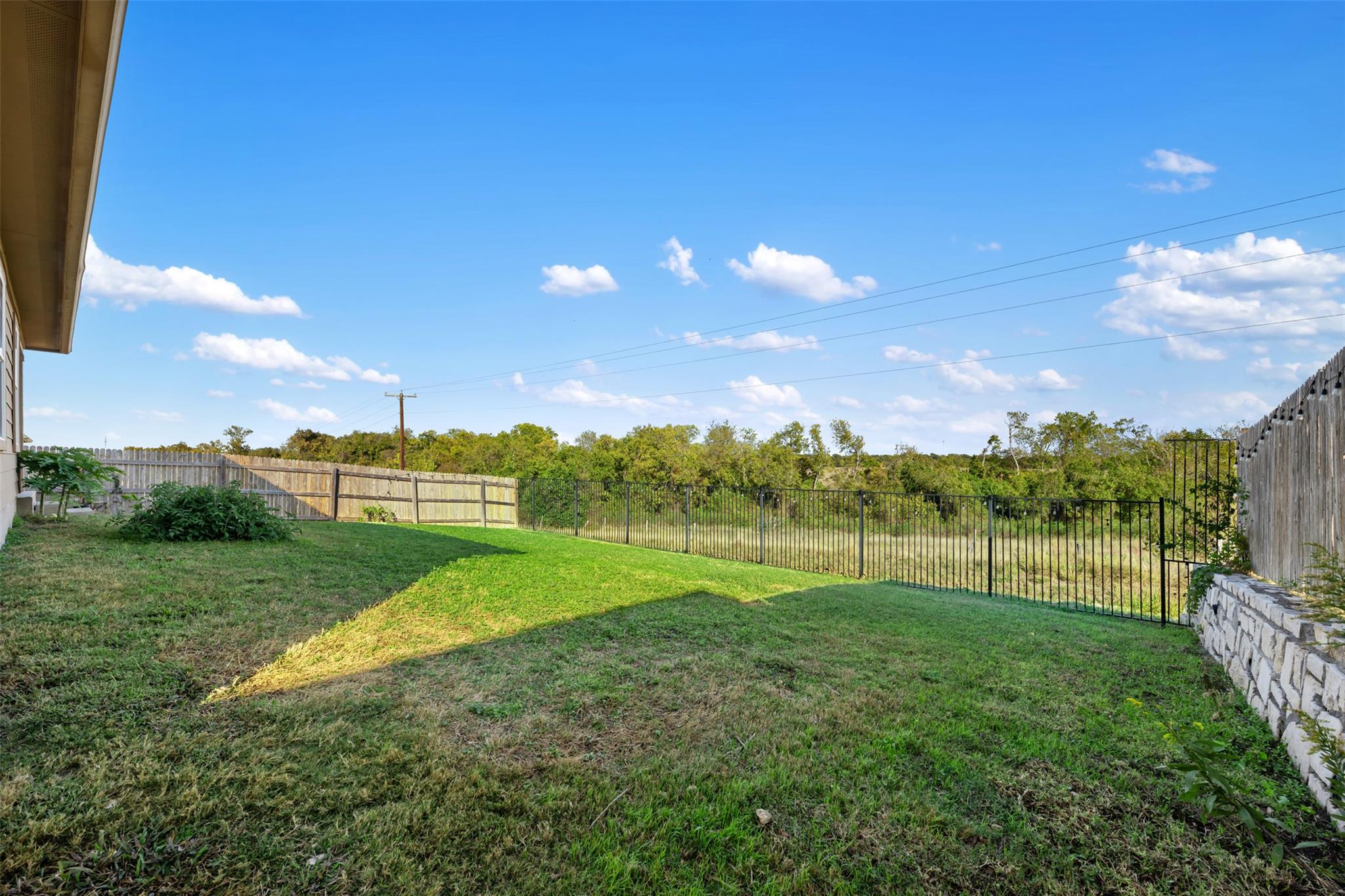 117 Liard River Rd, Hutto, TX 78634
