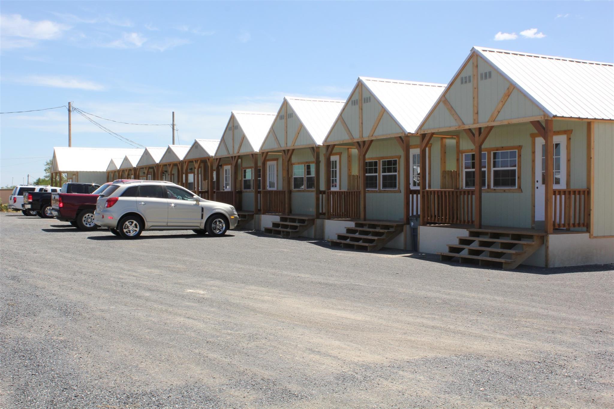 10 S Commerce St, Big Wells, TX 78830