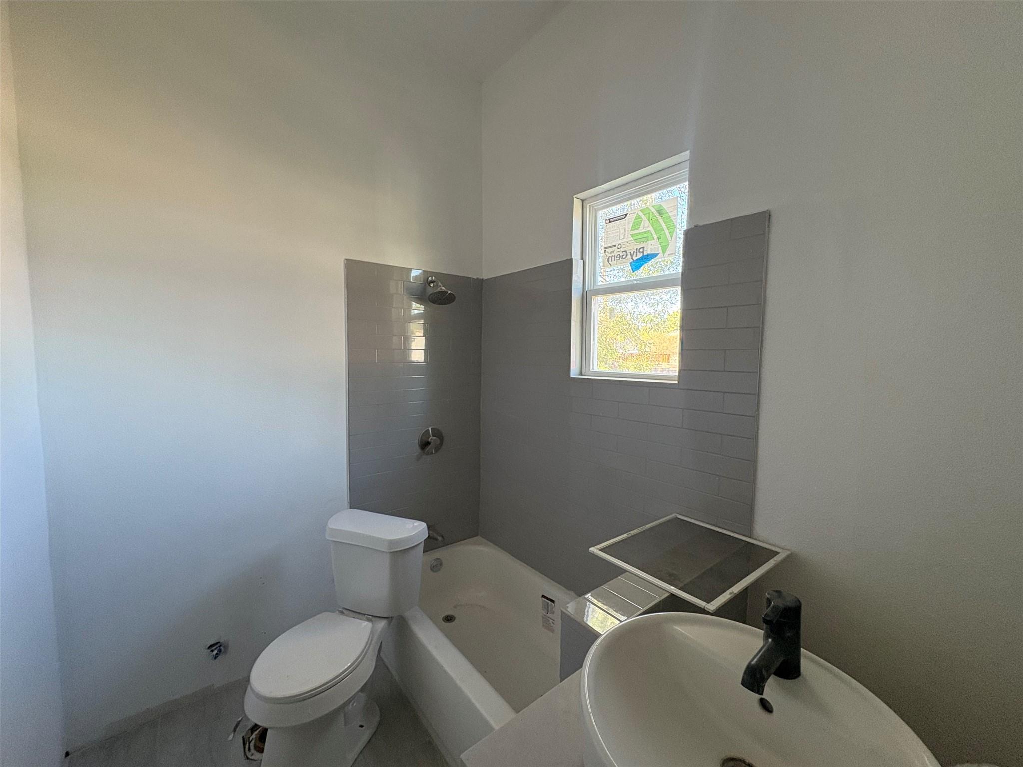 102 W Wilbarger St, Pflugerville, TX 78660