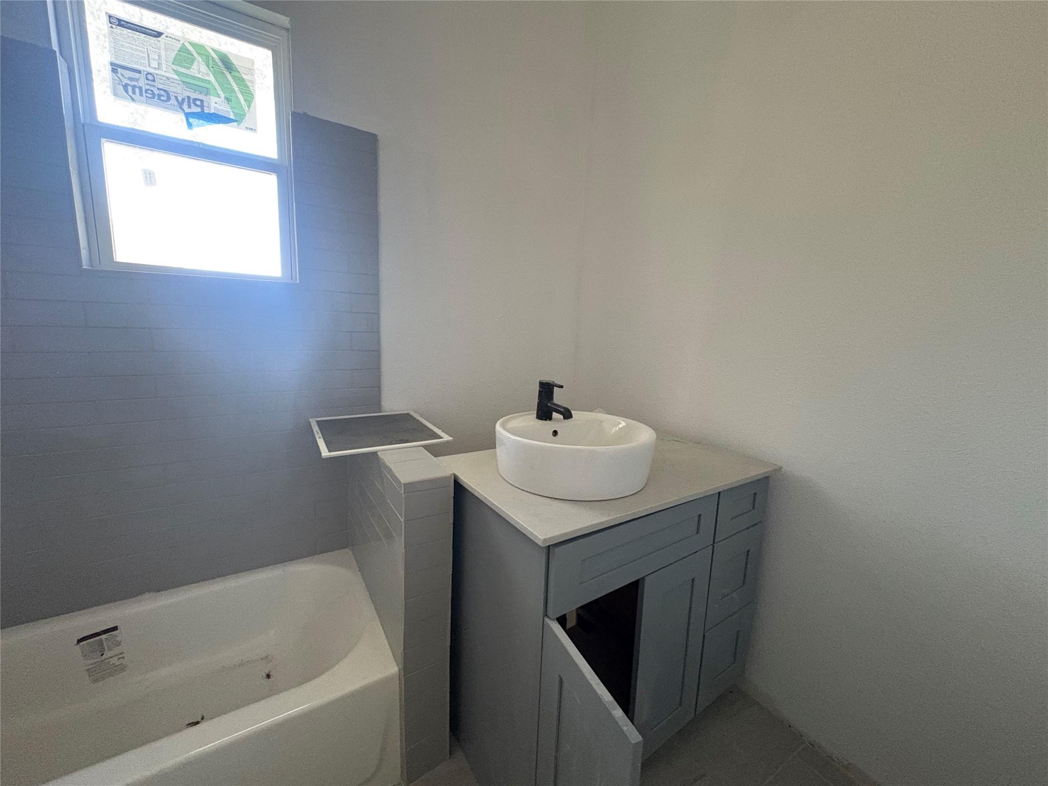 102 W Wilbarger St, Pflugerville, TX 78660