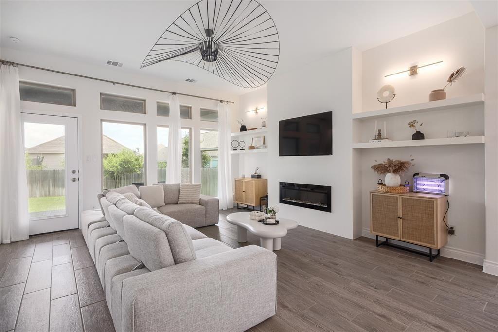 304 Glen Arbor Dr, Liberty Hill, TX 78642