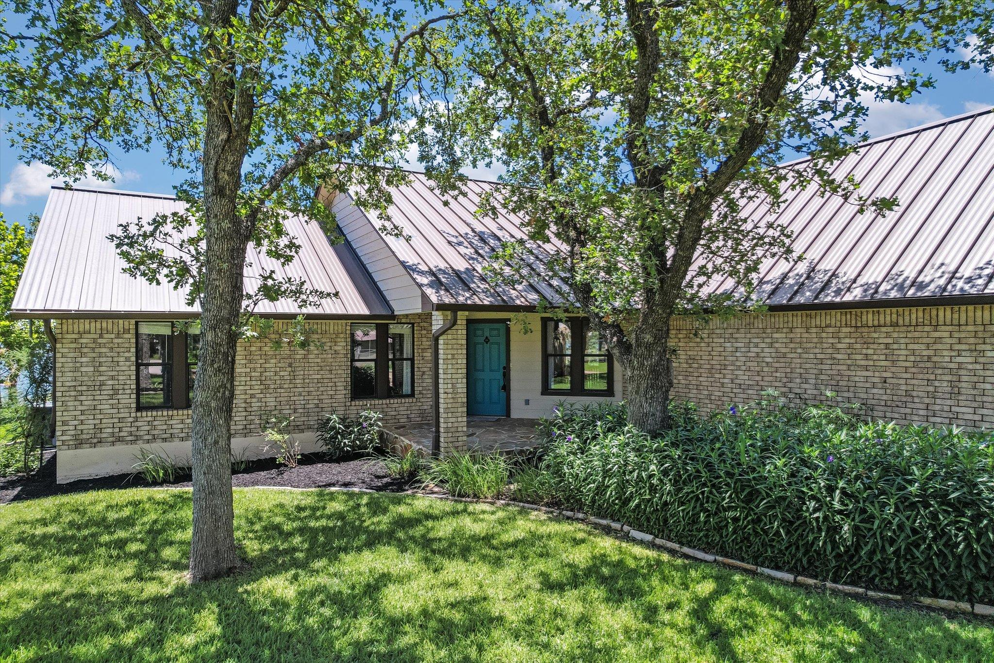 106 Agarita Dr, Burnet, TX 78611