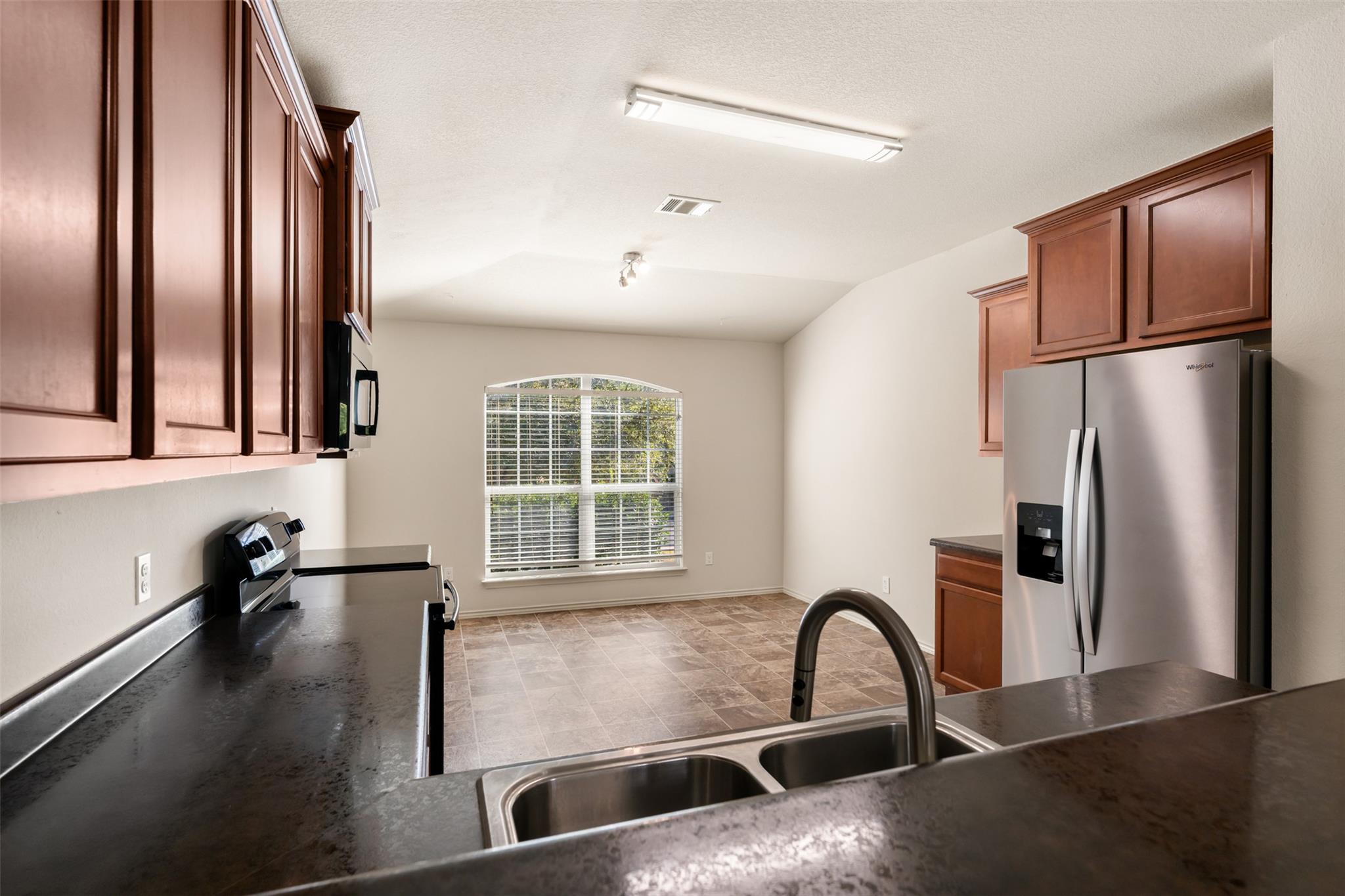 220 Bauxite Dr, Jarrell, TX 76537