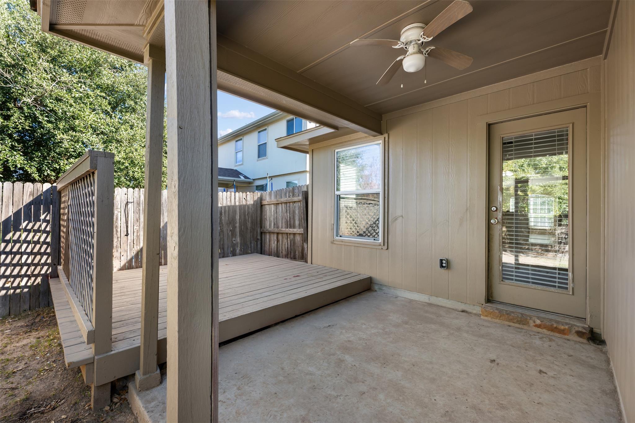 220 Bauxite Dr, Jarrell, TX 76537