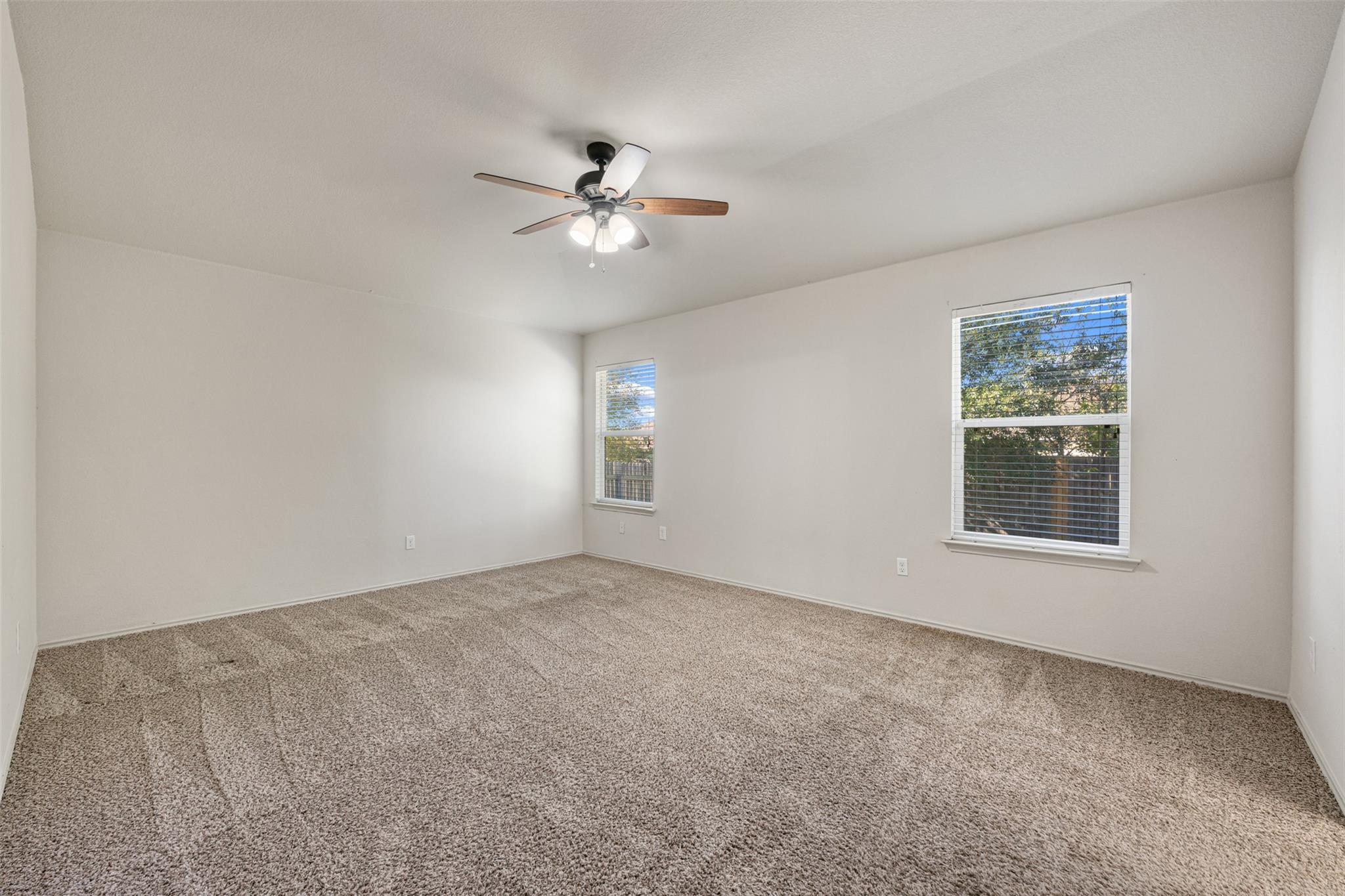 220 Bauxite Dr, Jarrell, TX 76537