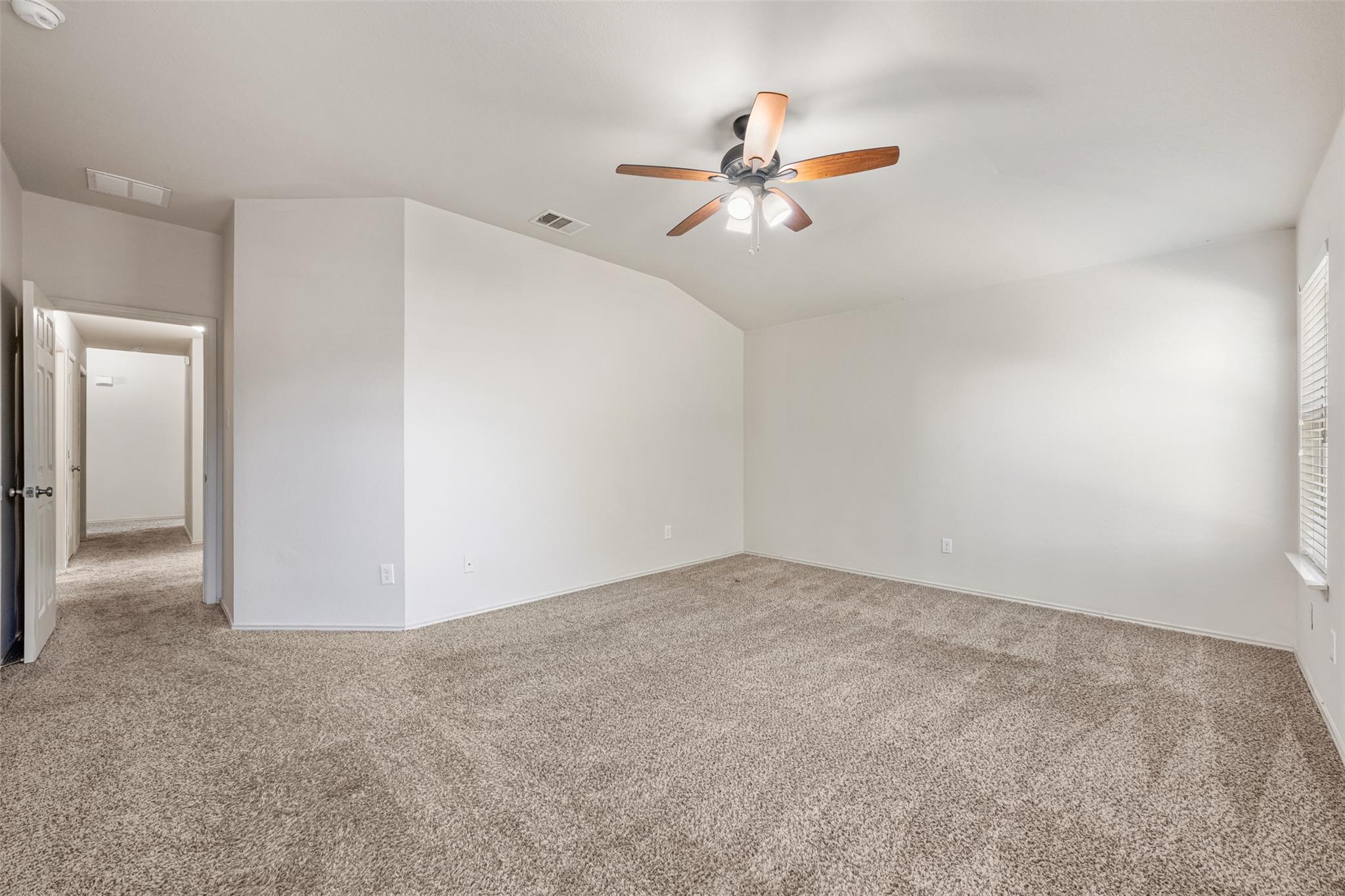 220 Bauxite Dr, Jarrell, TX 76537