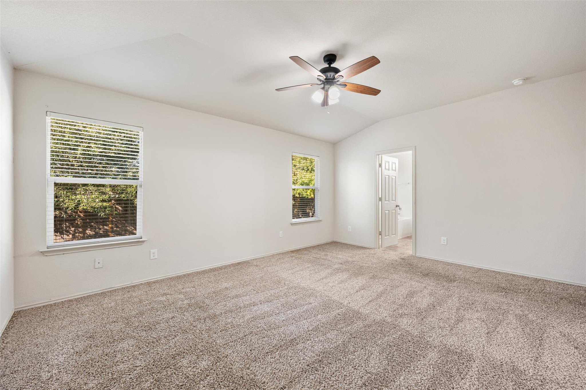 220 Bauxite Dr, Jarrell, TX 76537