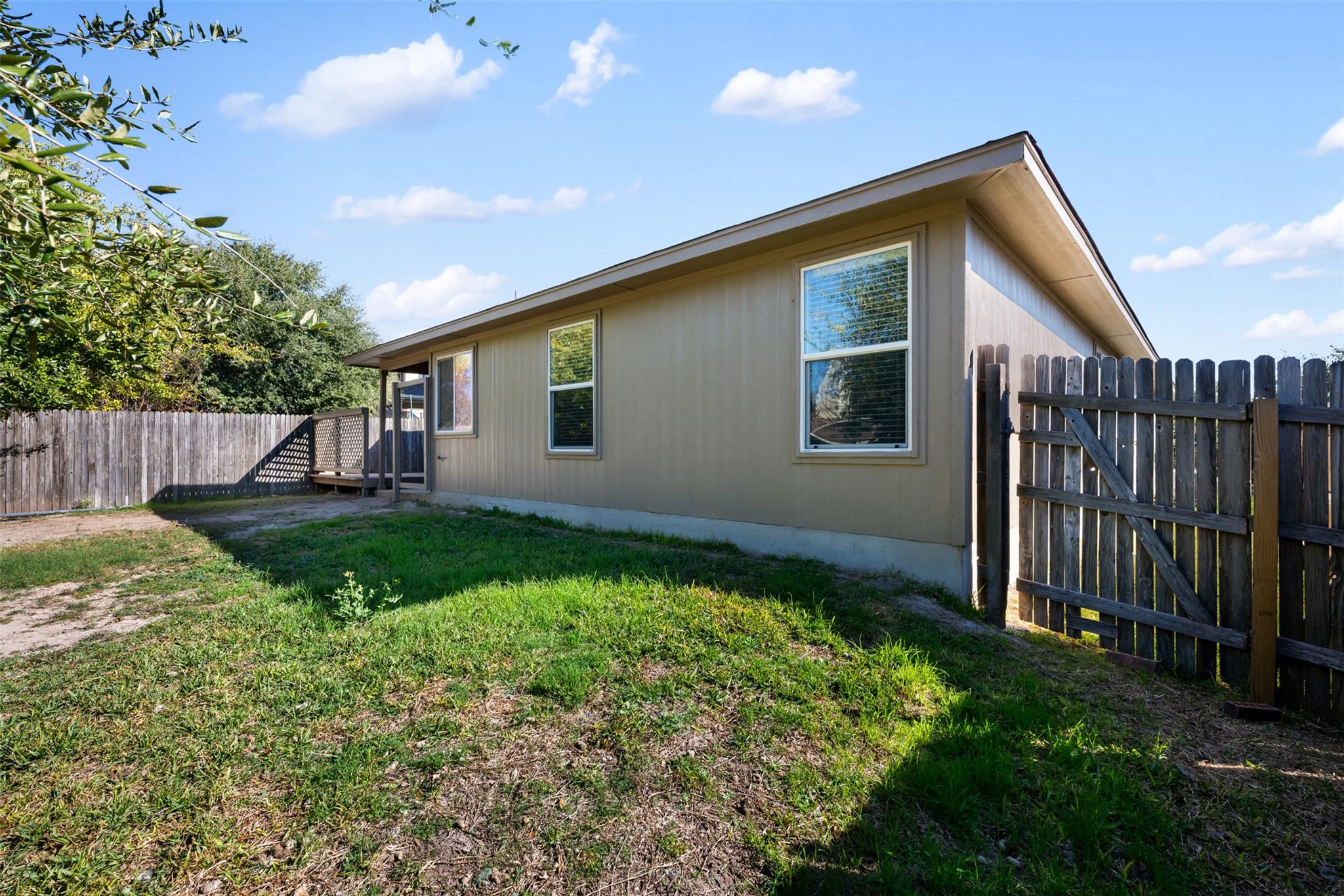220 Bauxite Dr, Jarrell, TX 76537