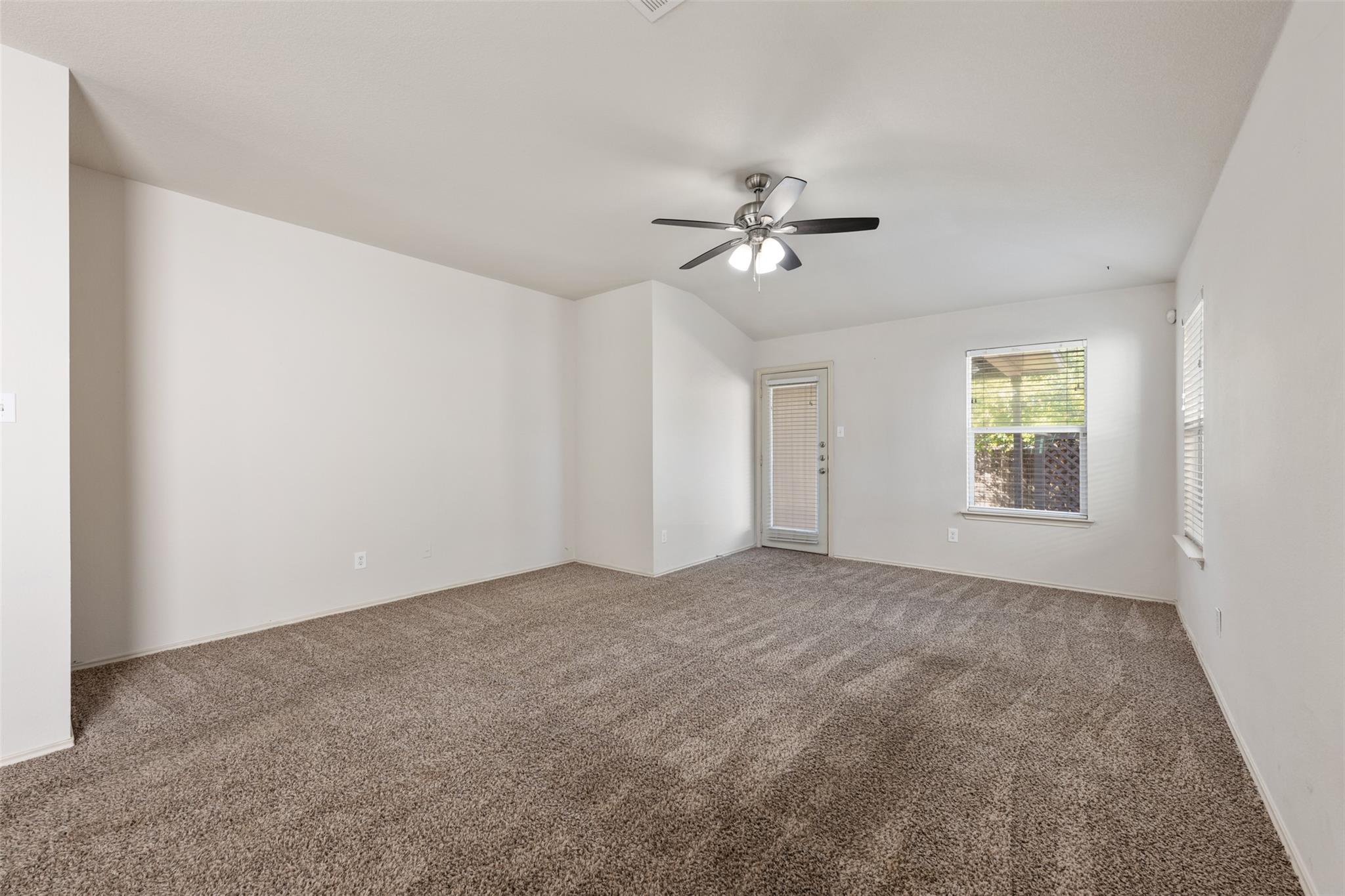 220 Bauxite Dr, Jarrell, TX 76537