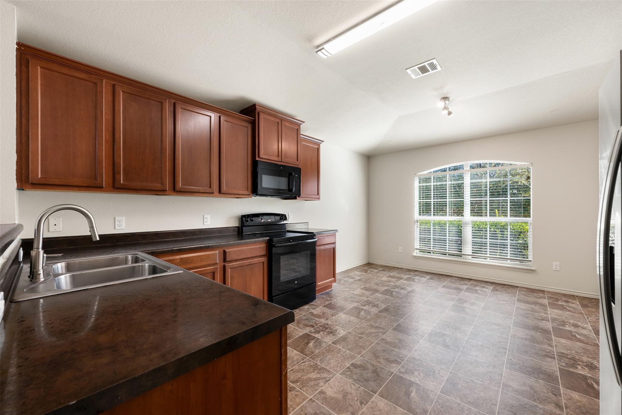 220 Bauxite Dr, Jarrell, TX 76537