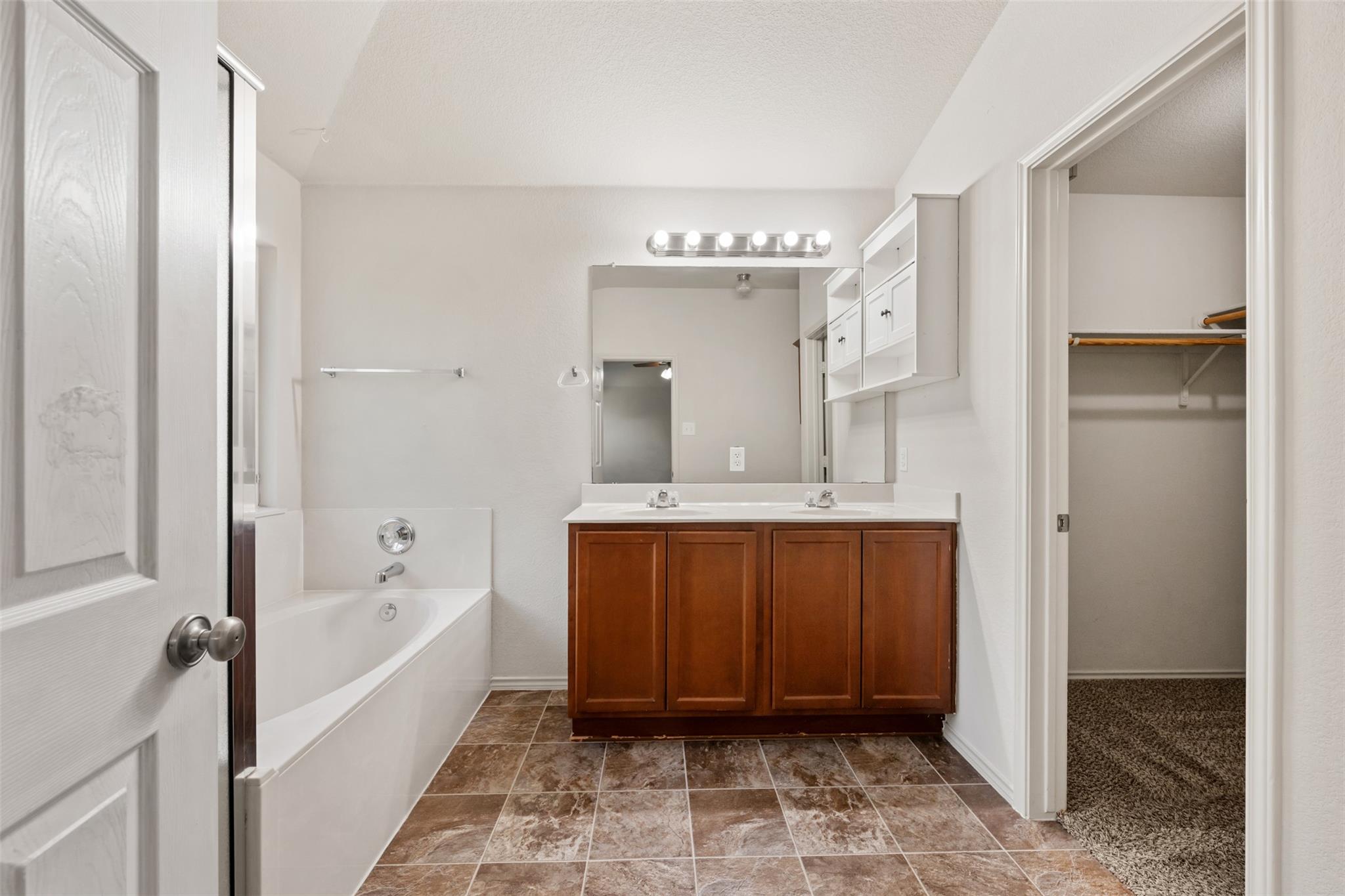 220 Bauxite Dr, Jarrell, TX 76537