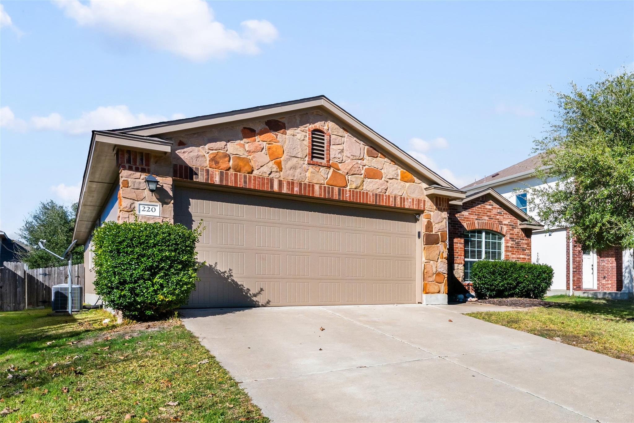 220 Bauxite Dr, Jarrell, TX 76537