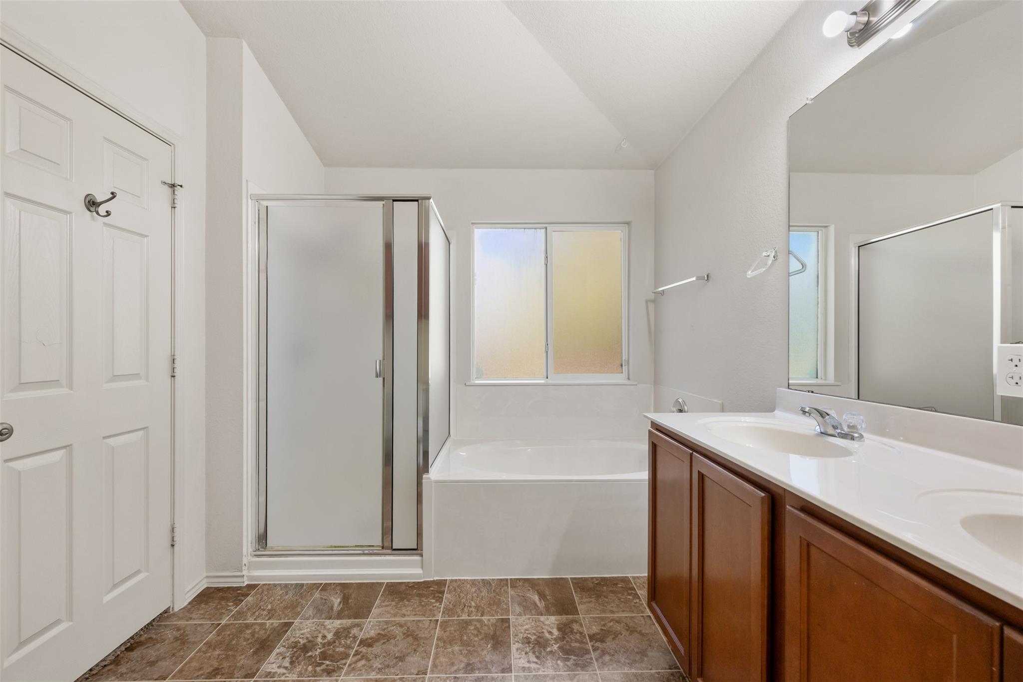 220 Bauxite Dr, Jarrell, TX 76537