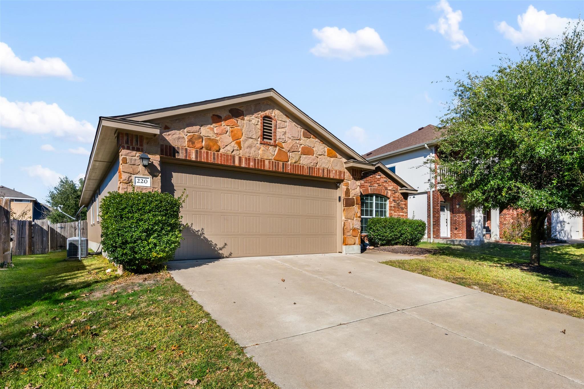 220 Bauxite Dr, Jarrell, TX 76537