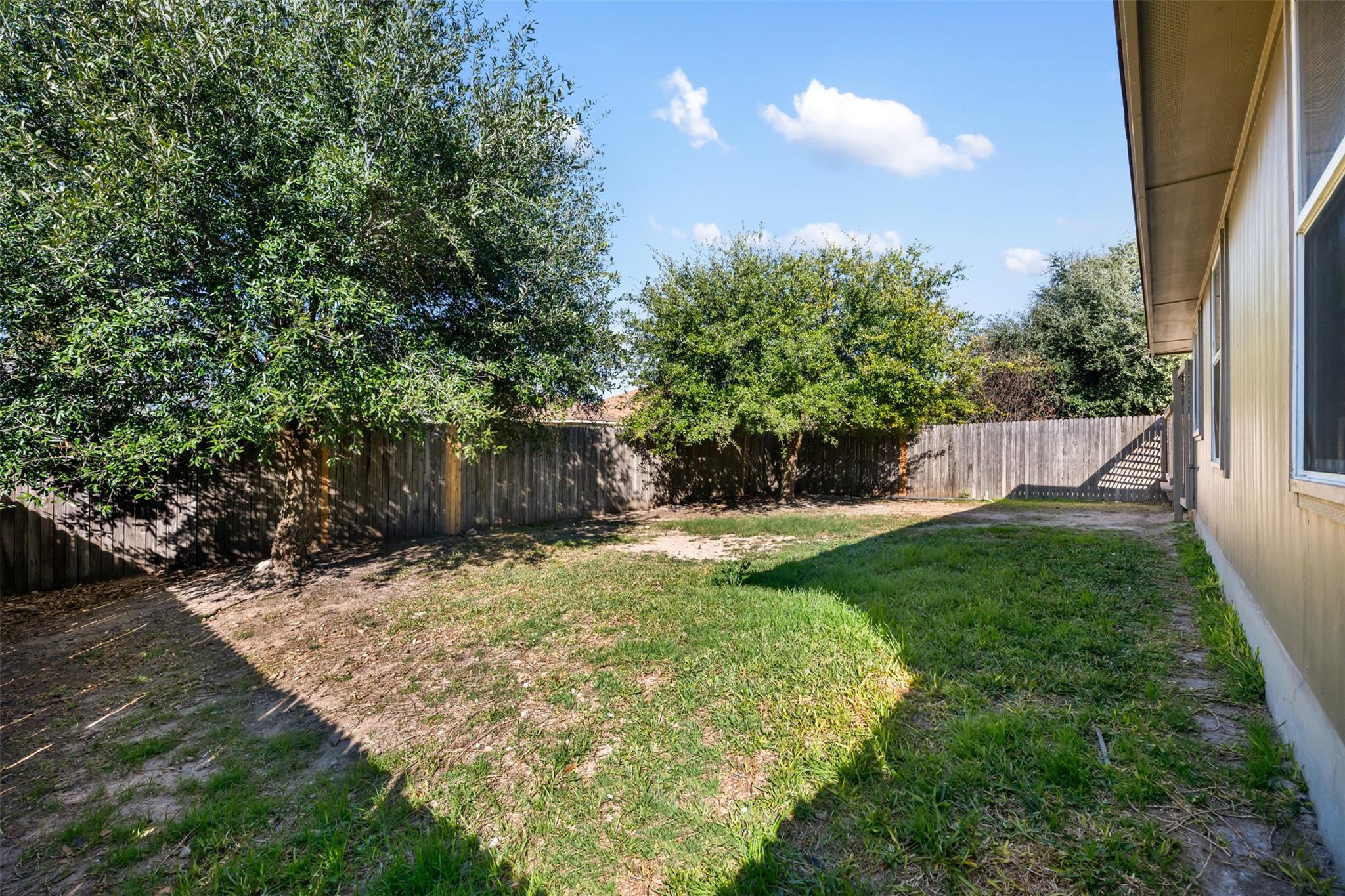 220 Bauxite Dr, Jarrell, TX 76537