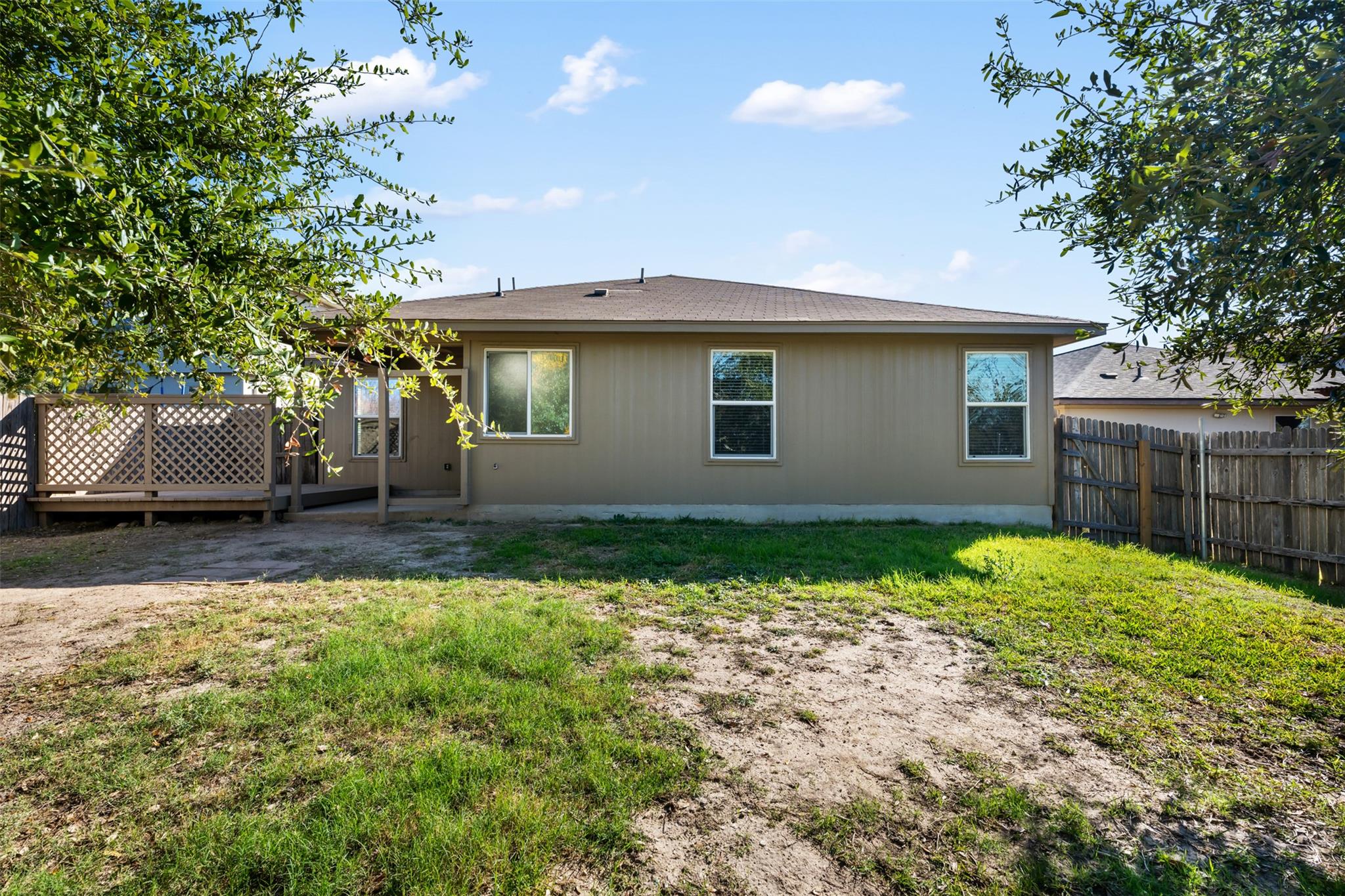 220 Bauxite Dr, Jarrell, TX 76537